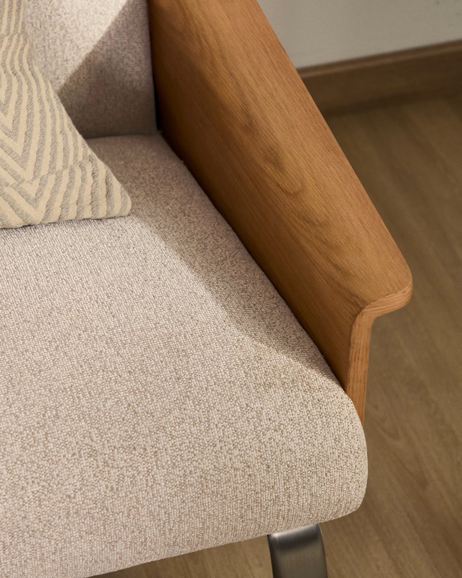 3-seater Sofa AMSEN beige with oak plywood and steel base