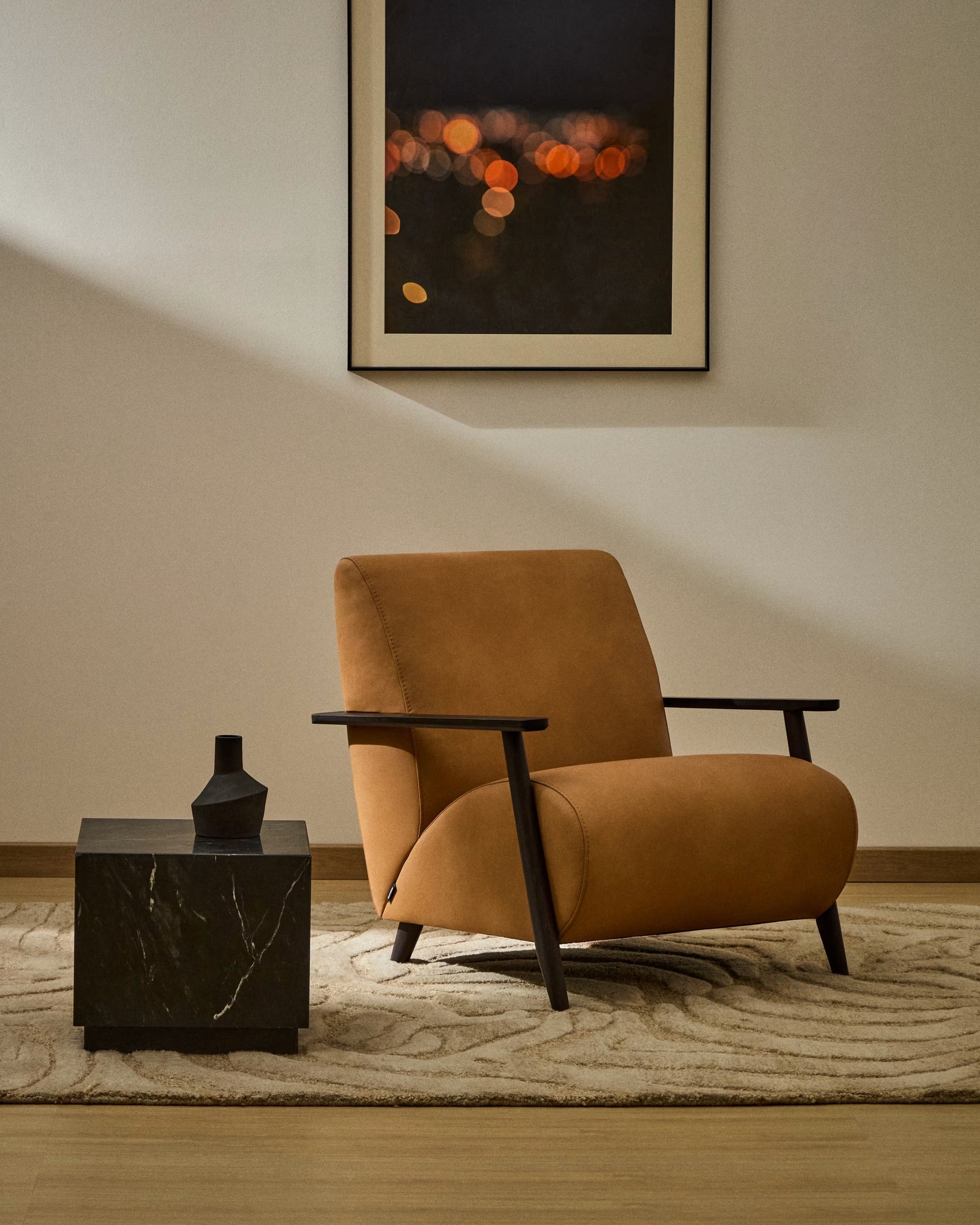 MEGHAN Armchair brown leather with black base