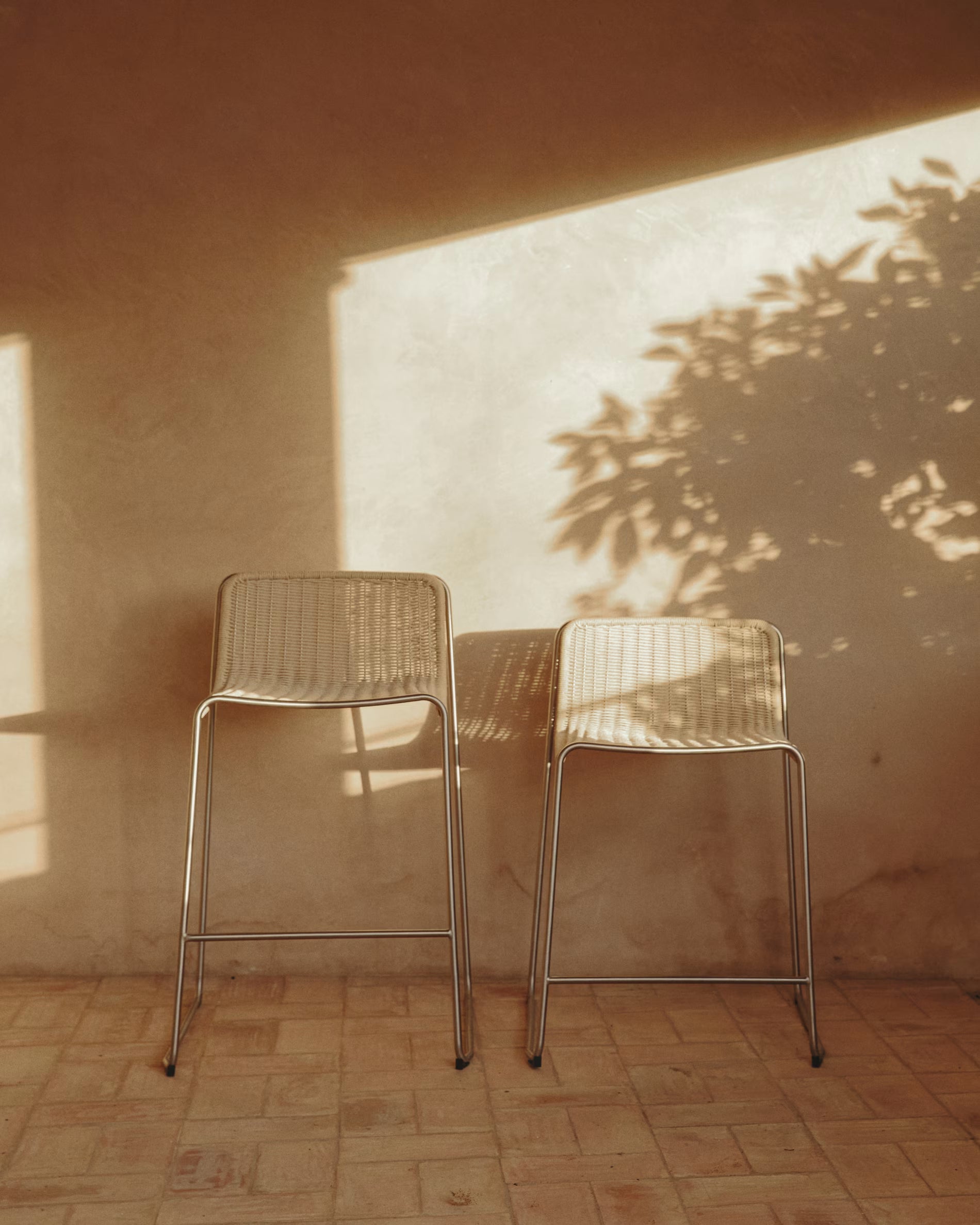 Hocker für den Außenbereich TAVARI beige mit Stahlbasis