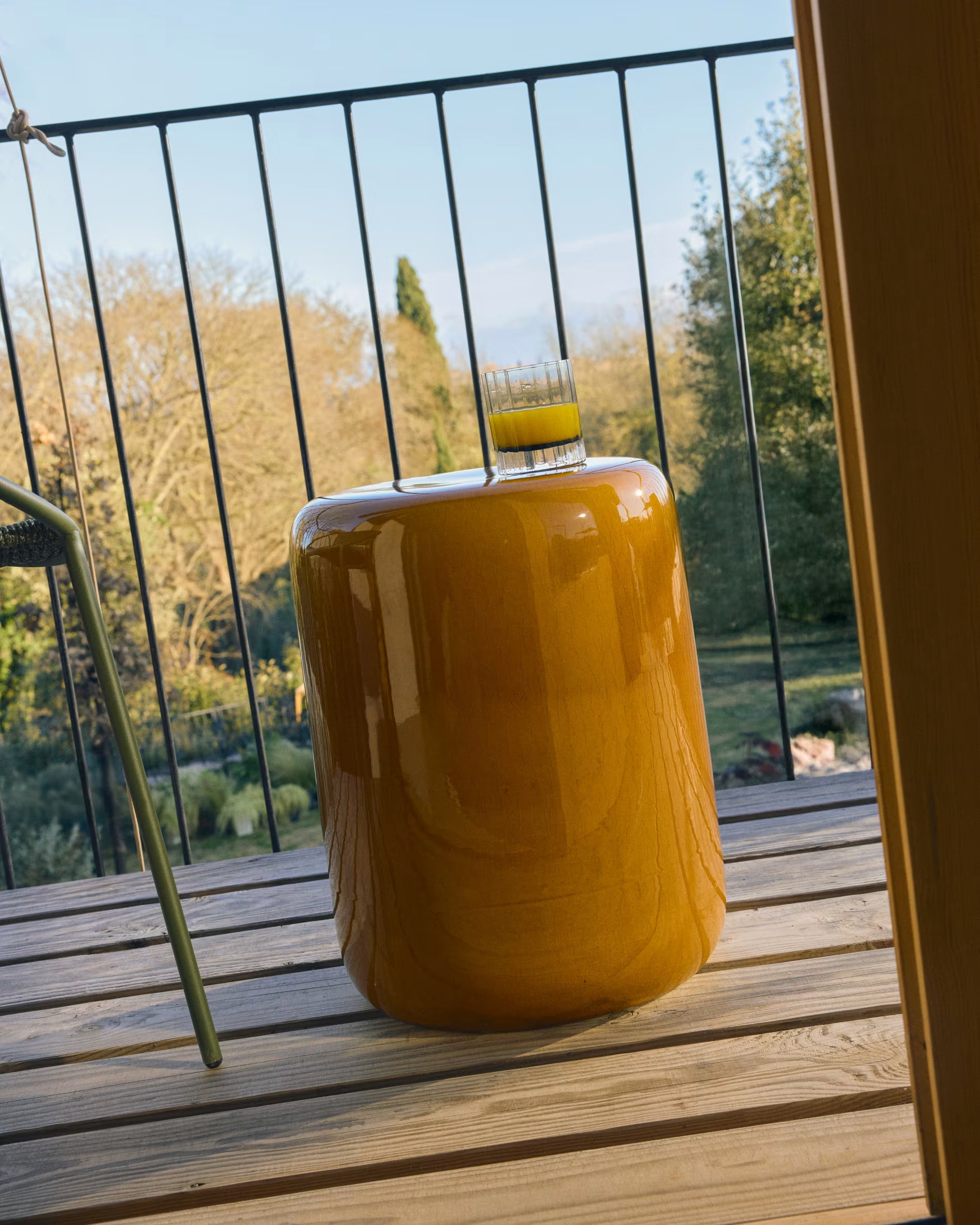 Bijzettafel MESQUIDA mosterdgele keramiek
