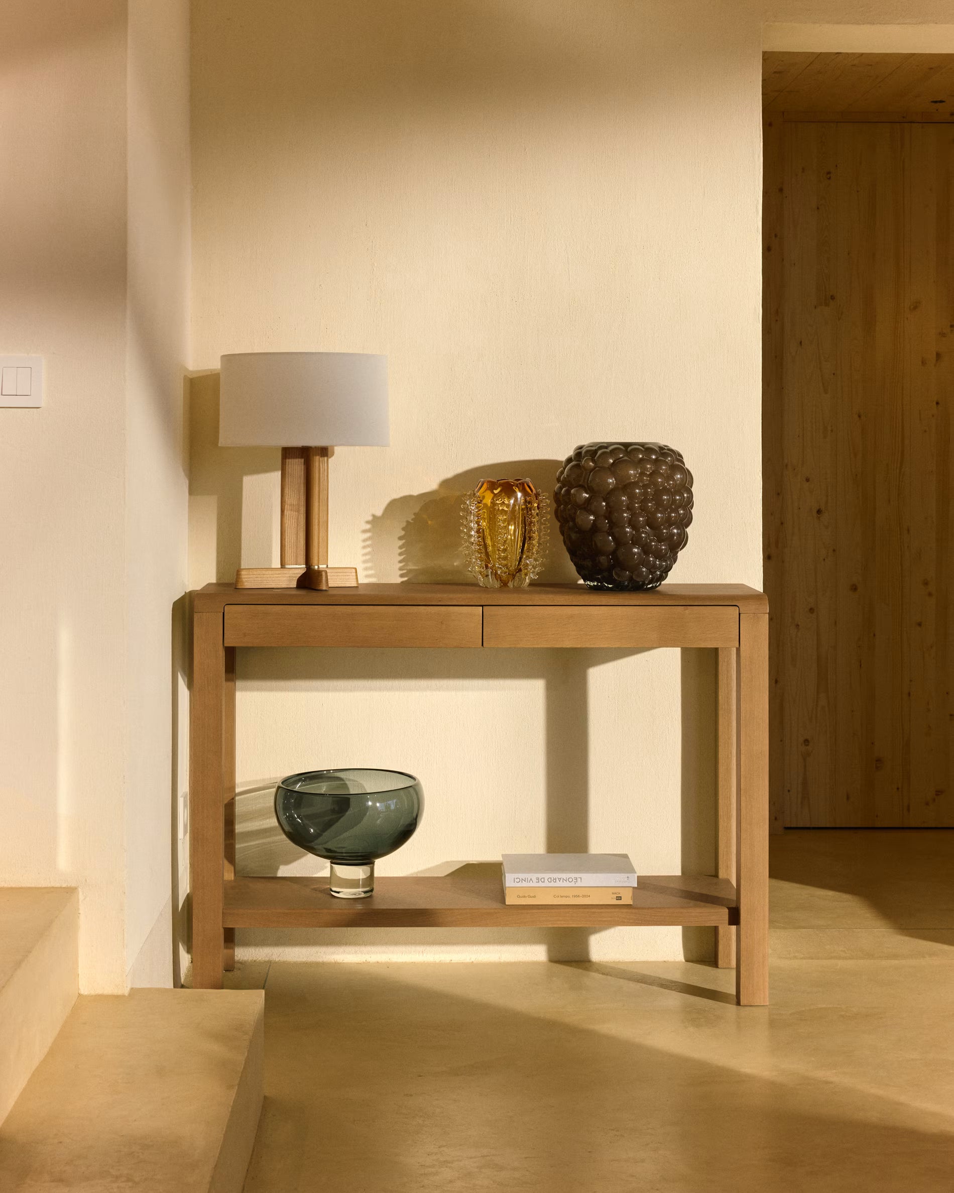 Tafellamp NIANI grijs met houten voet