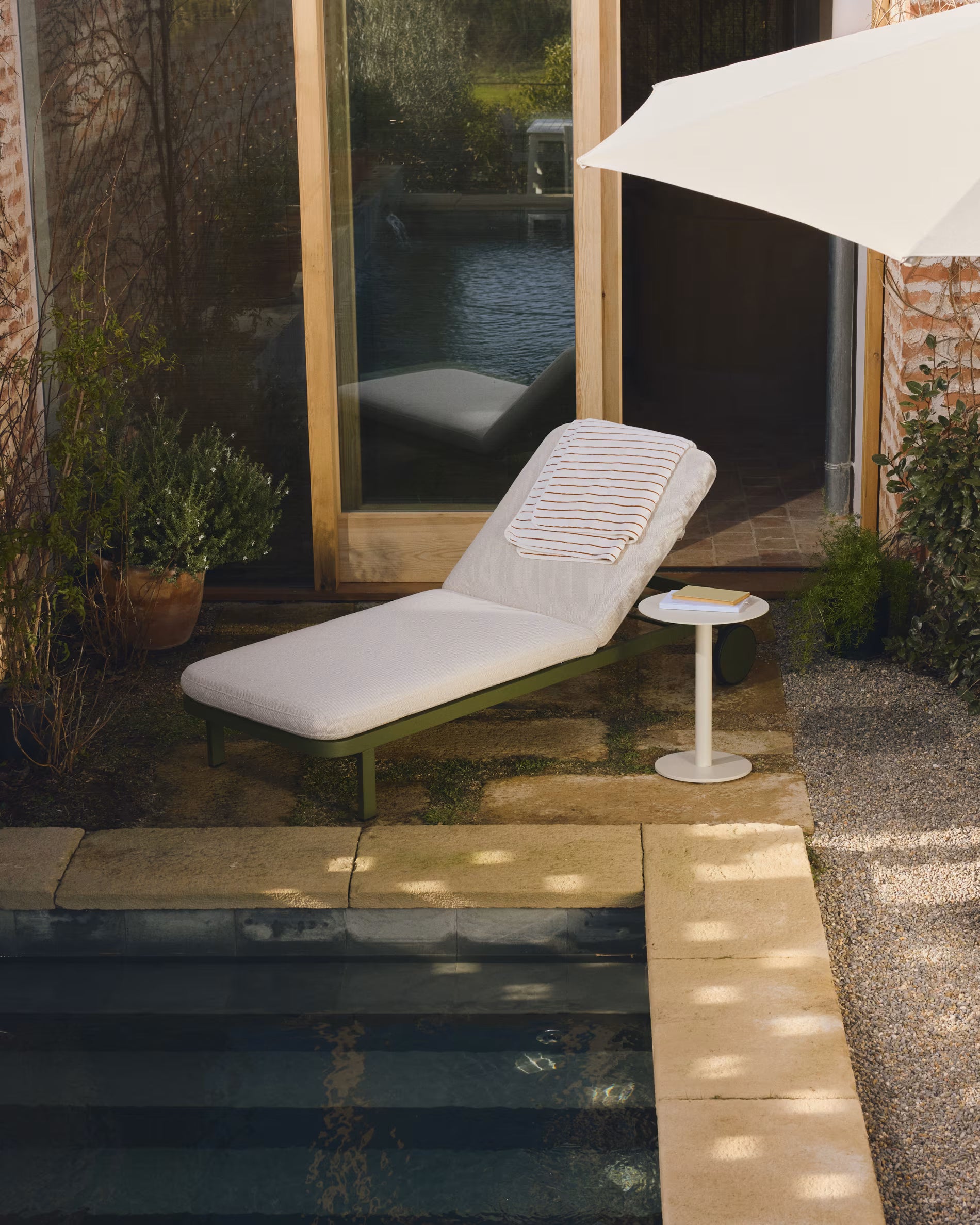 ASINARA Side Table Ecru
