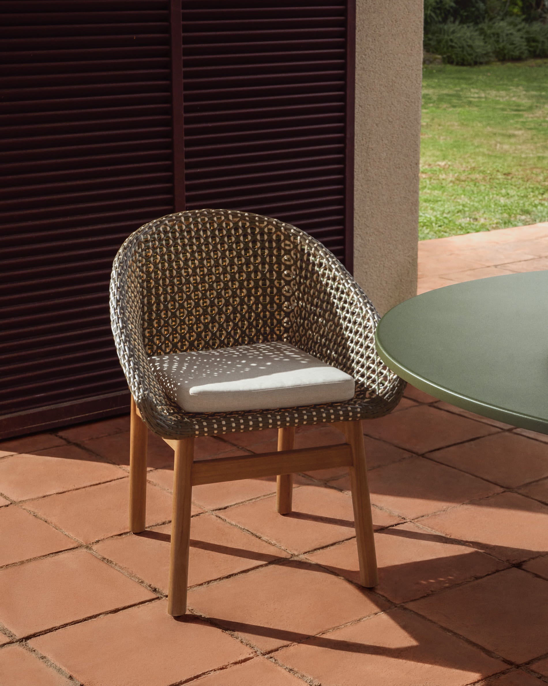 Gartenstuhl OLBIA aus synthetischem Rattan und Teakholz