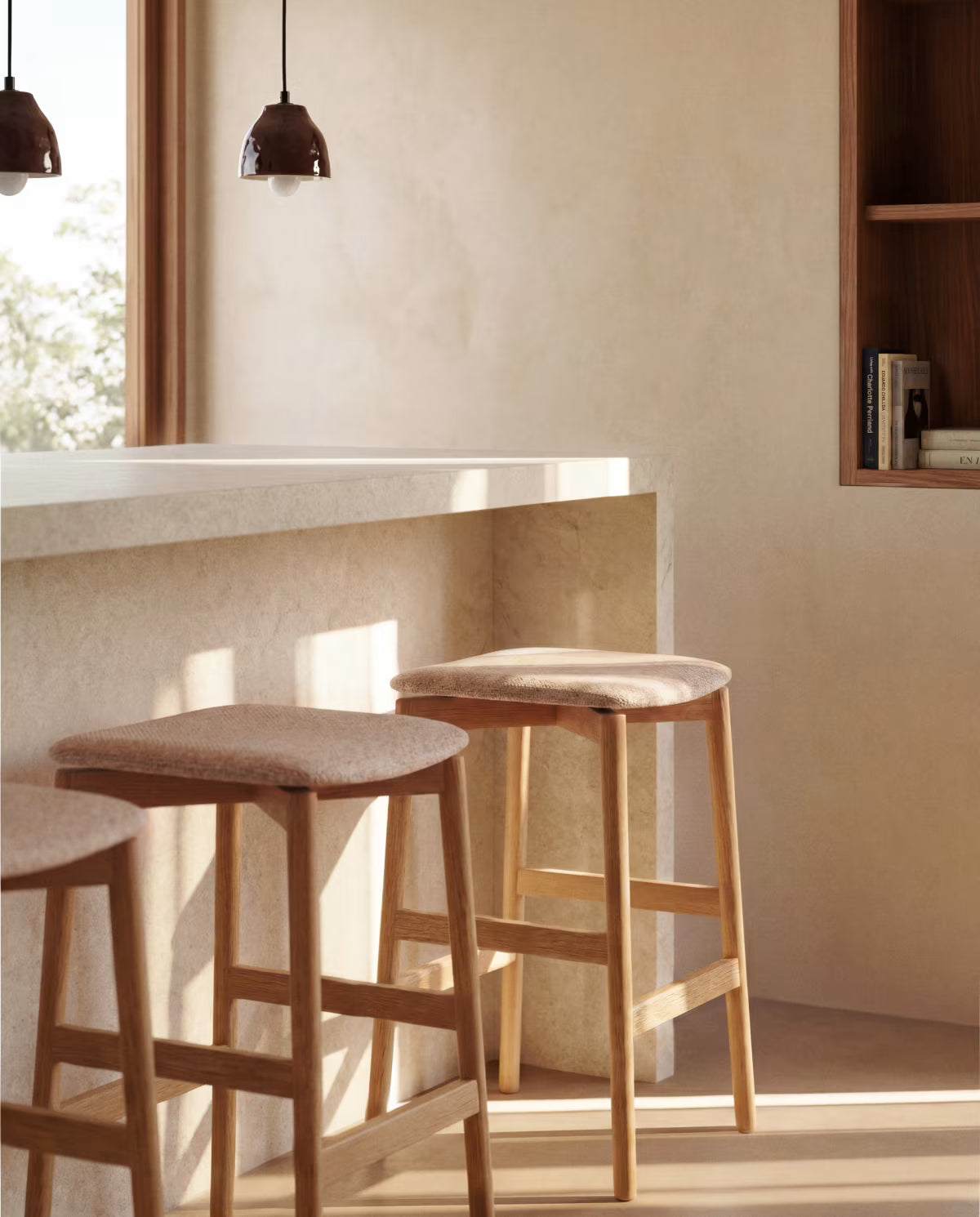 Hocker EVERA beige chenille met een gefineerde eiken basis