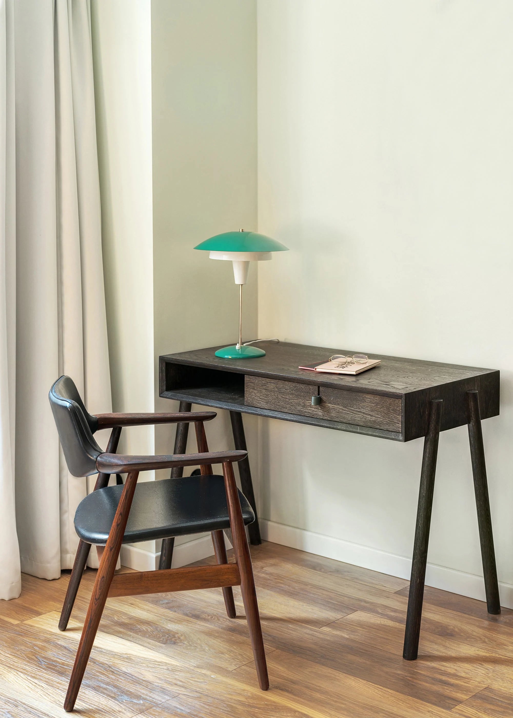 Bureau AMELIA eikenhout