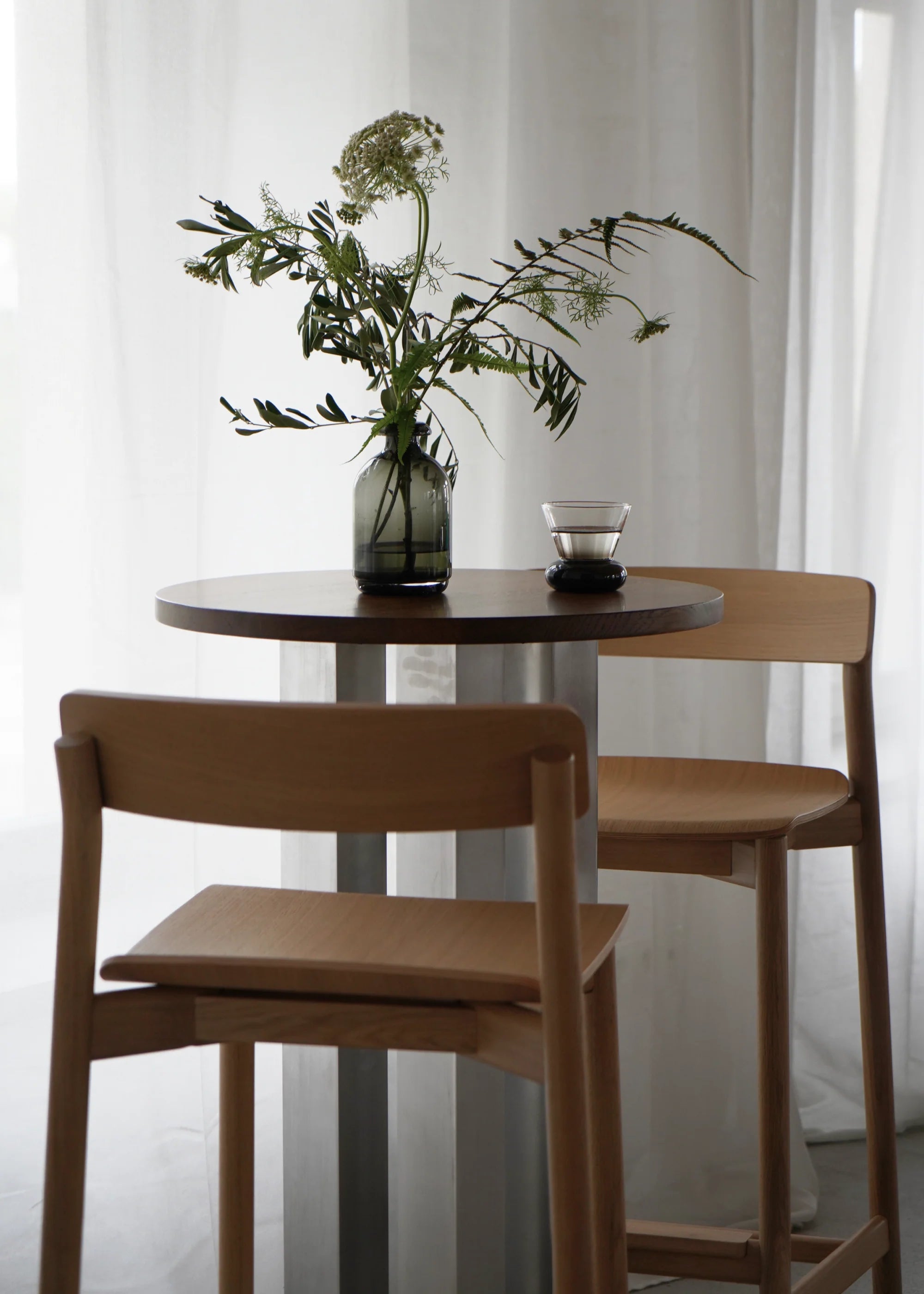 Hocker ARCHE schwarzes Eichenholz