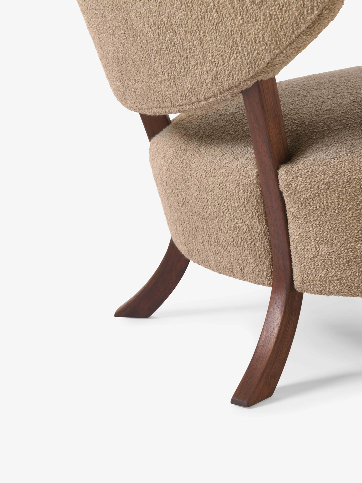 WULFF ATD2 fauteuil gestoffeerd met een notenhouten basis