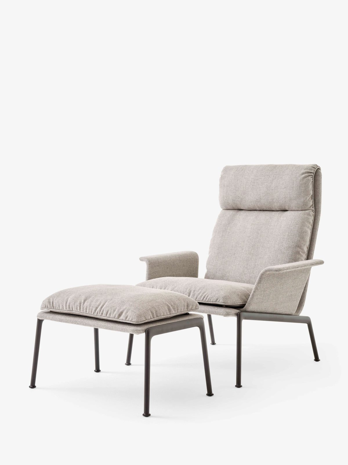 Gevoerde MUNO LN17 fauteuil met een zwarte basis