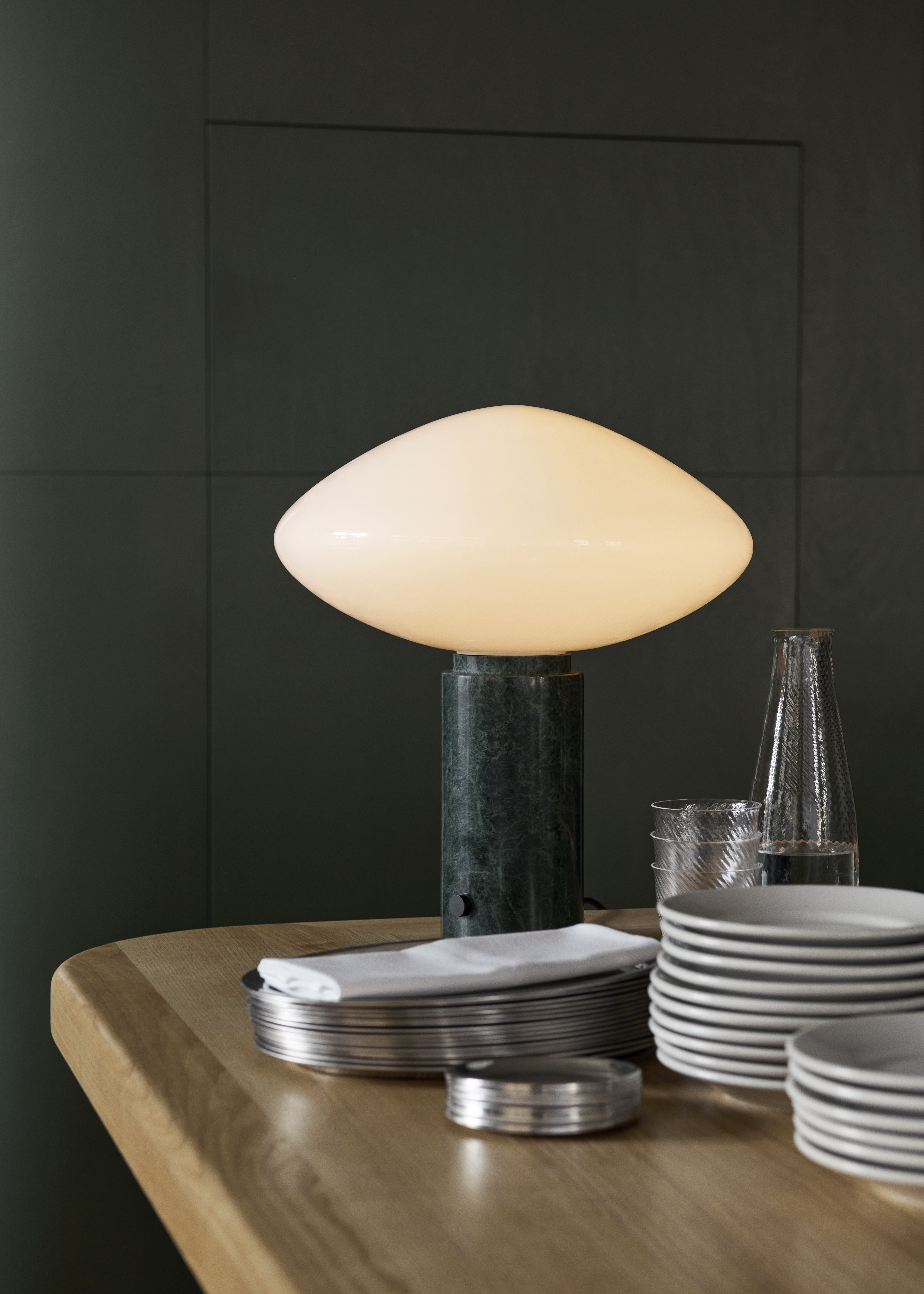 Tafellamp MIST AP17 met glazen kap en groene marmeren voet