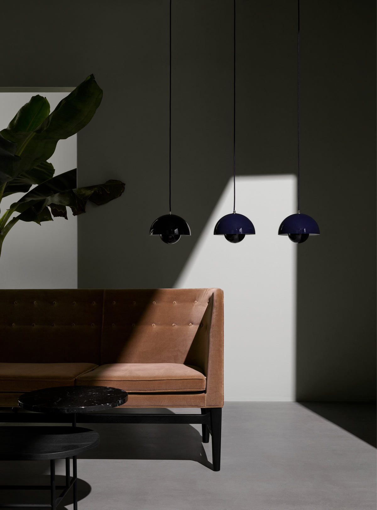 Palette JH7 salontafel zwart gelakt esdoornfineer met een zwarte stalen basis