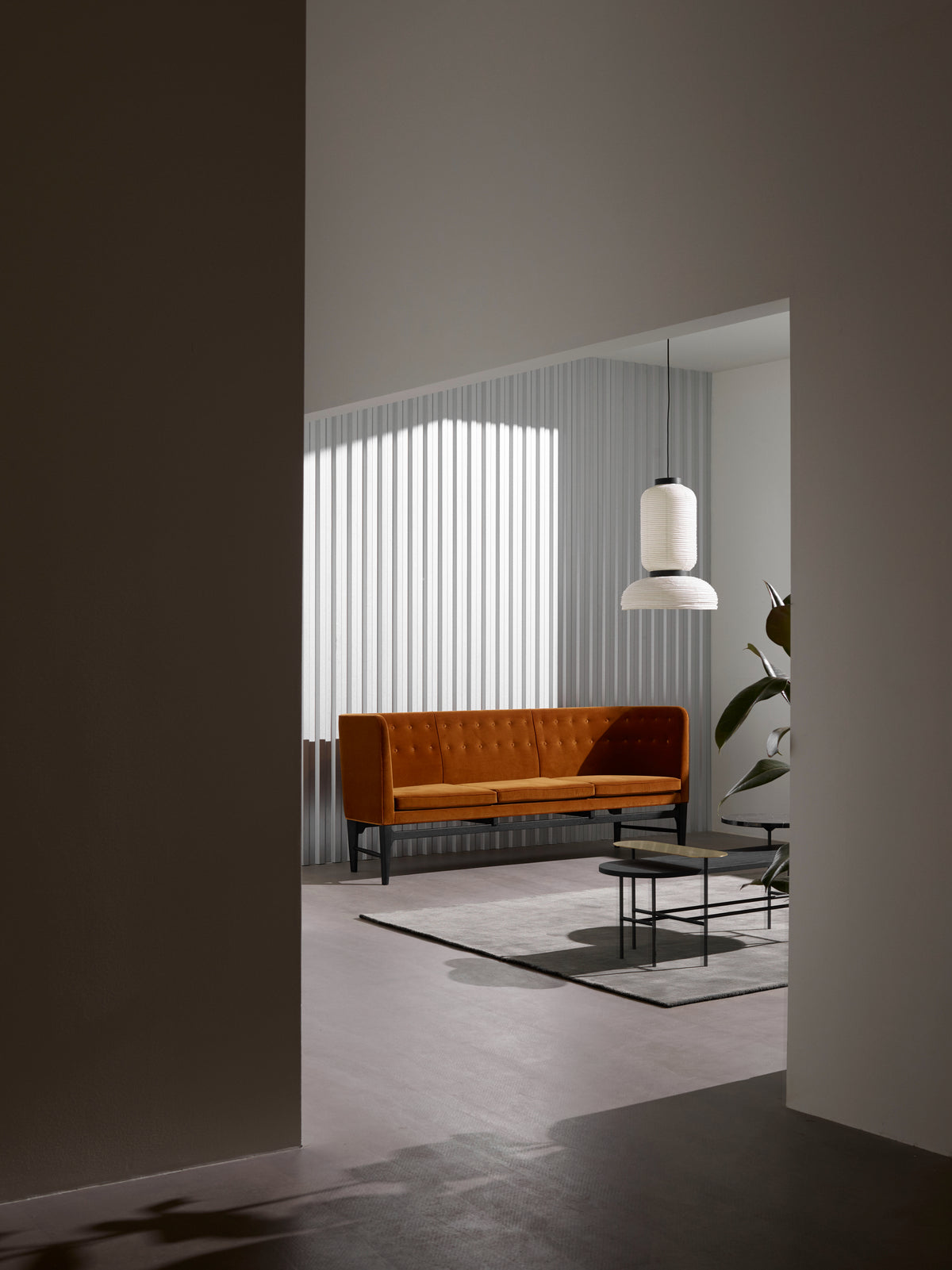 Palette JH7 salontafel zwart gelakt esdoornfineer met een zwarte stalen basis