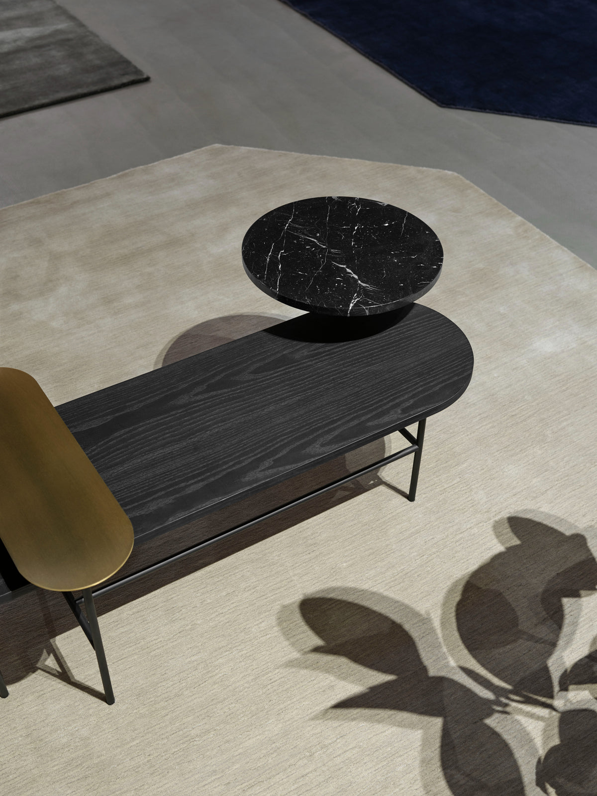 Palette JH7 salontafel zwart gelakt esdoornfineer met een zwarte stalen basis