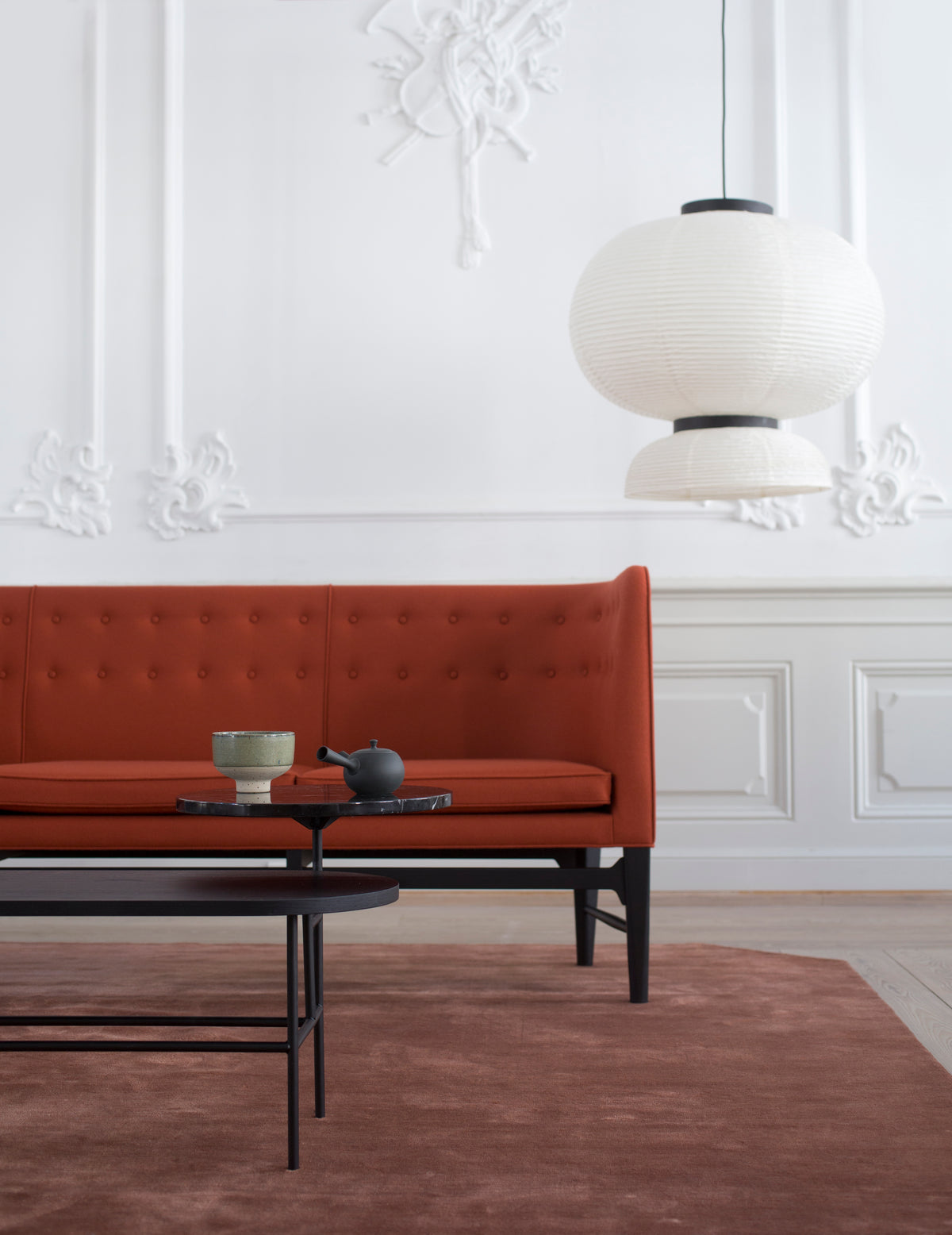 Palette JH7 salontafel zwart gelakt esdoornfineer met een zwarte stalen basis
