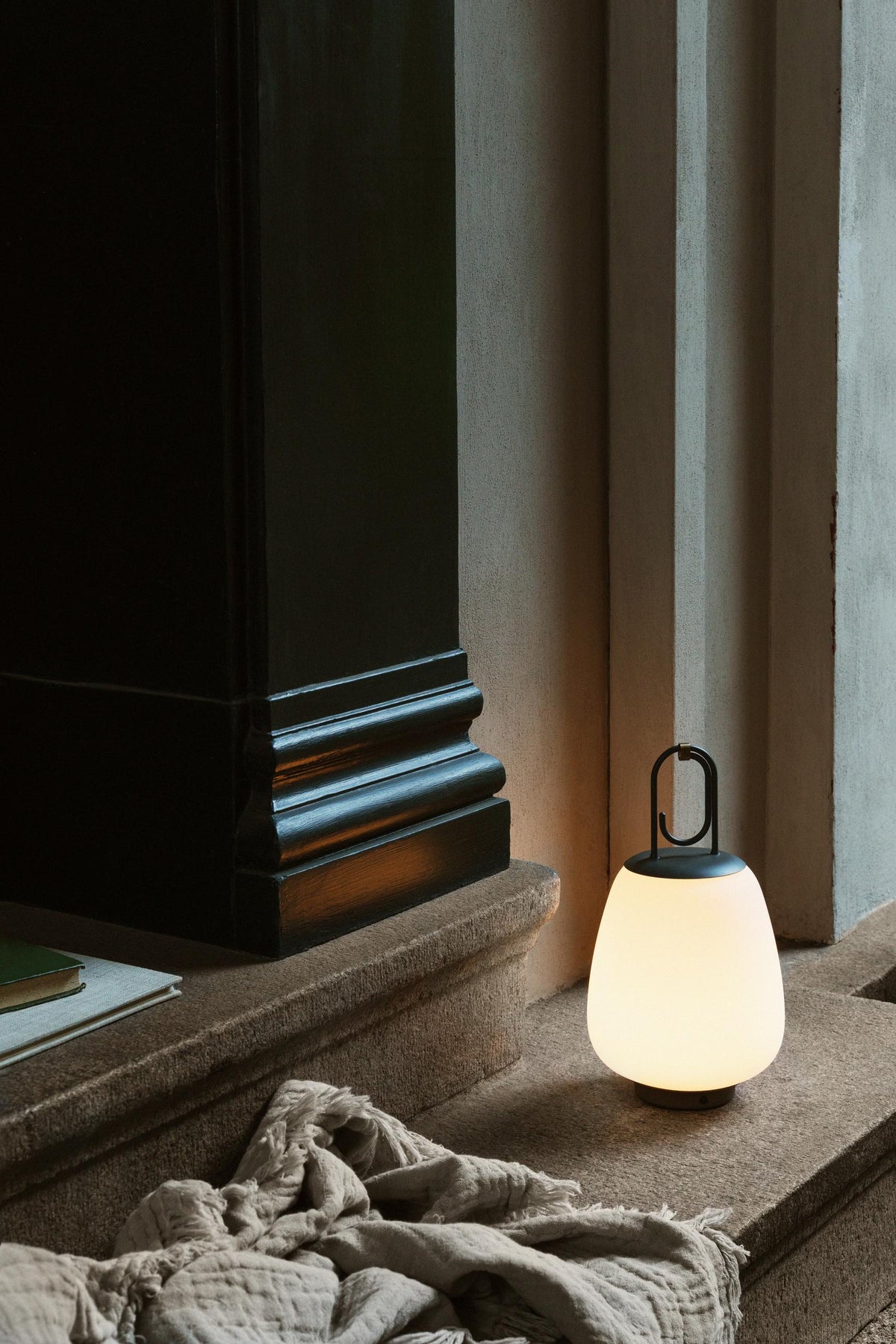 Draagbare buitenlamp LUCCA SC51 wit met zwarte afwerking