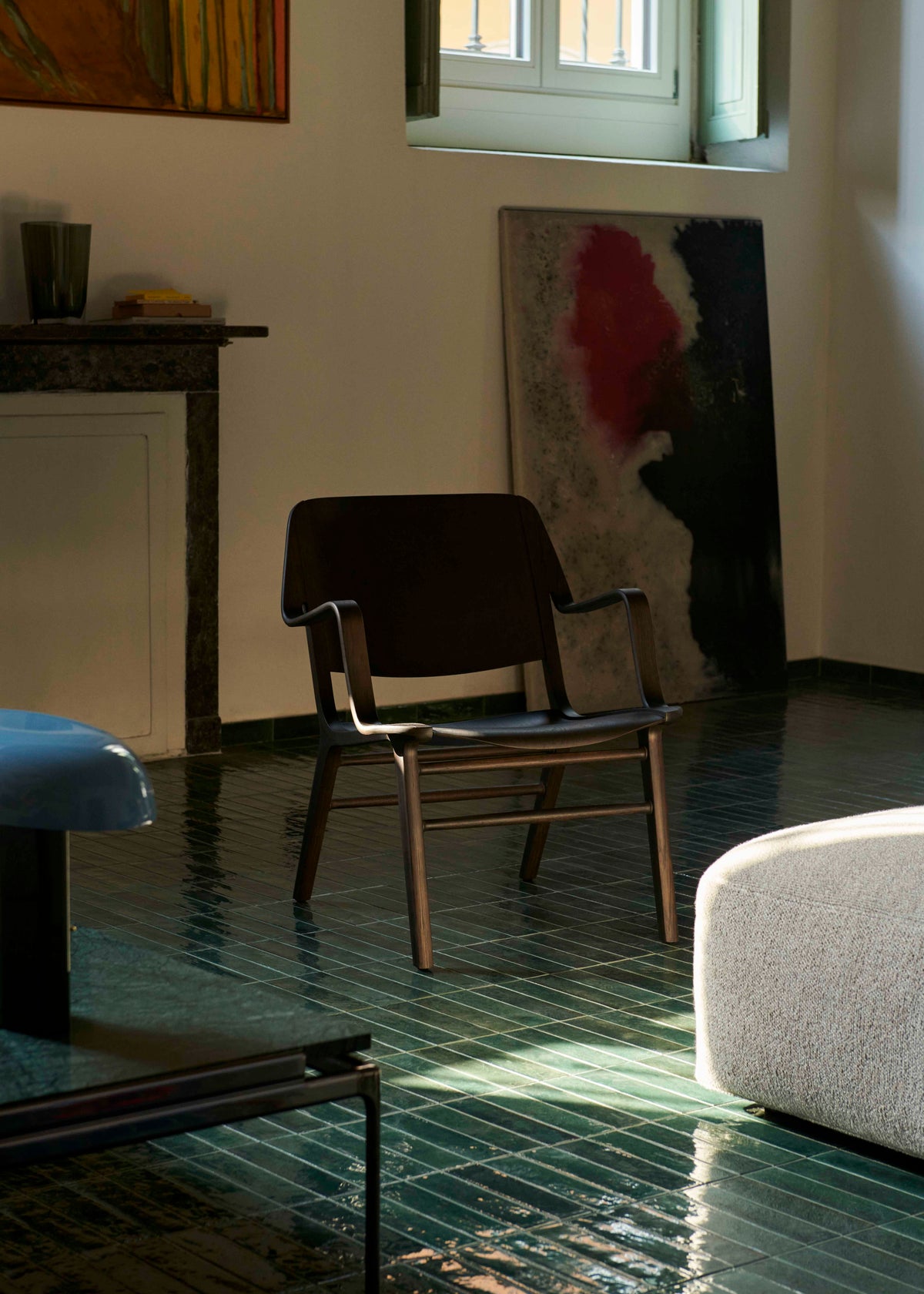 AX HM11 fauteuil donker gelakt eikenhout en eikenfineer