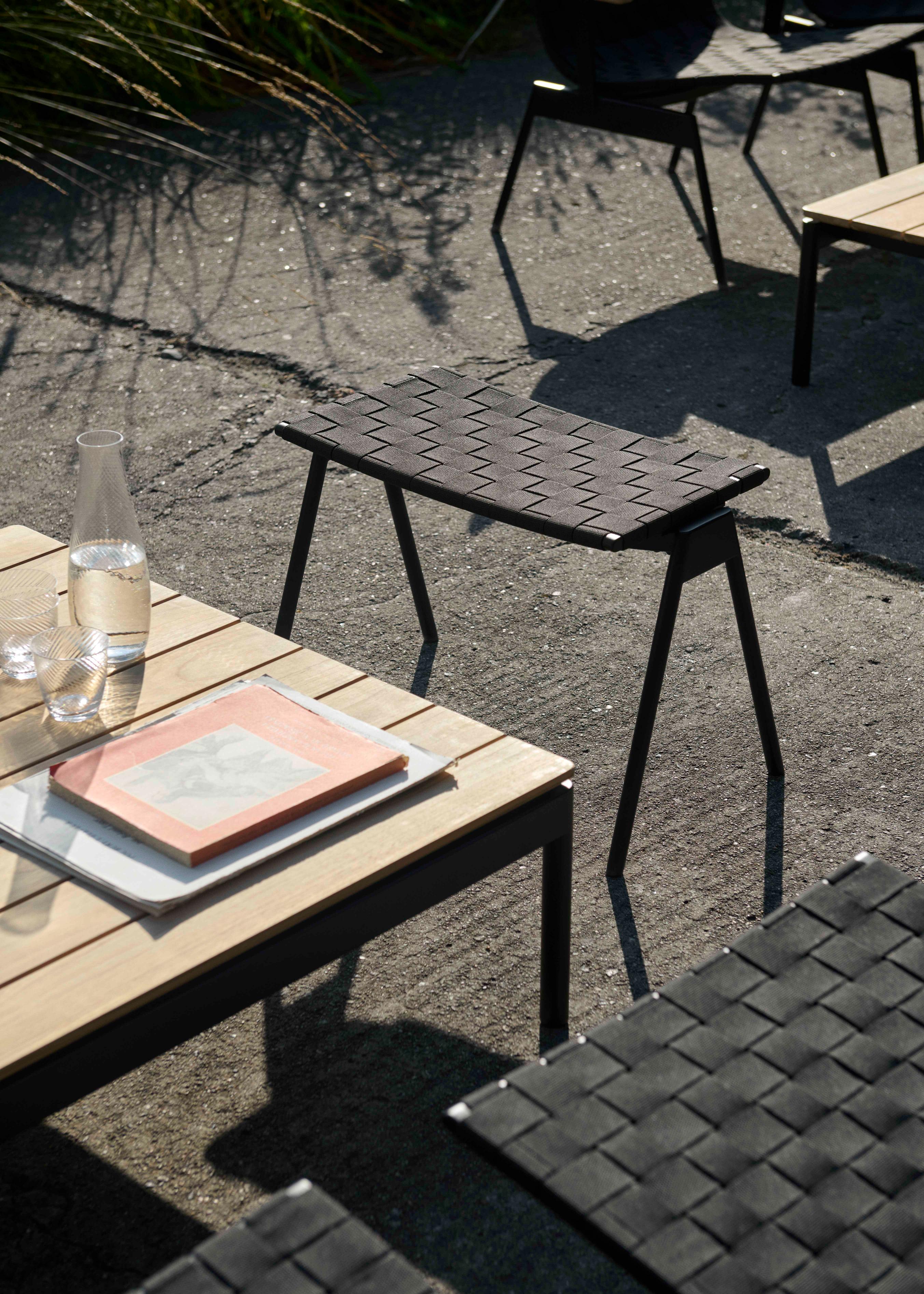Buiten koffietafel VILLE AV50 teakhout met donkergroene basis