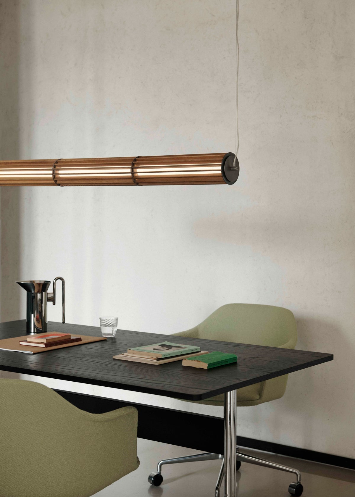 Geverfd eiken PAVILION tafel met zwarte basis