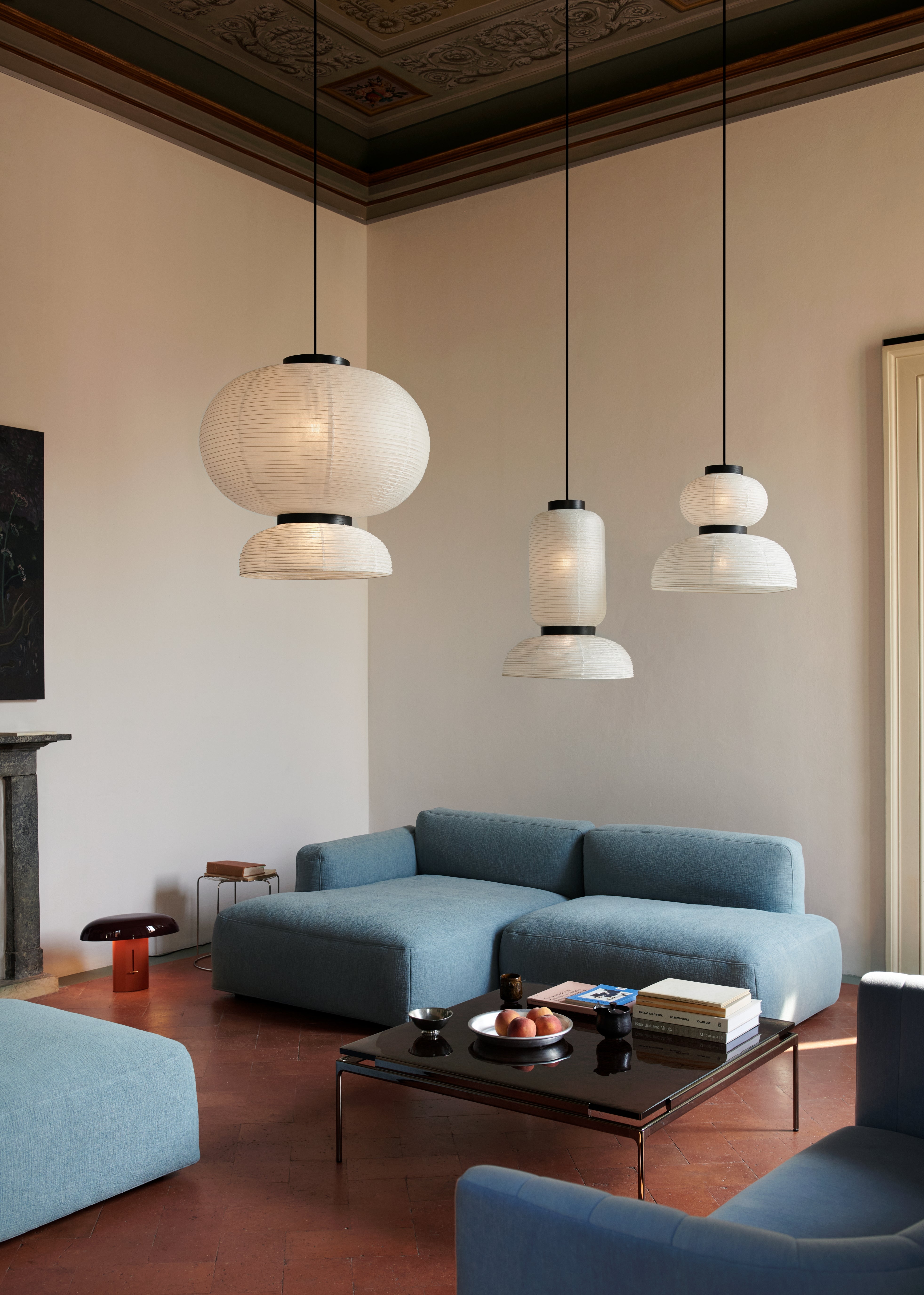 Hanglamp FORMAKAMI JH4 met witte papieren kap en zwart eiken afwerking
