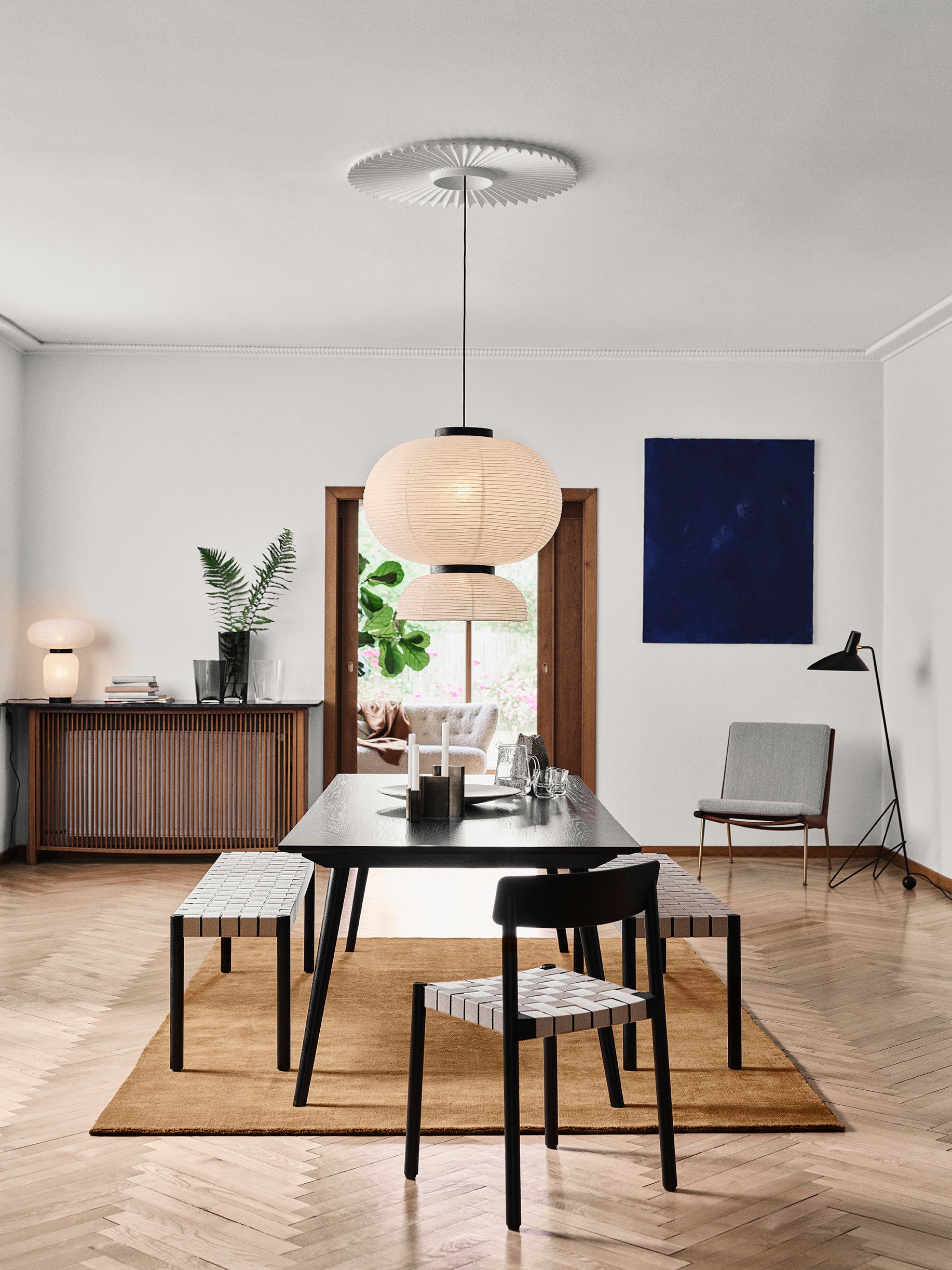 Bank BETTY met beige geweven zitting van gerookt, geolied eiken