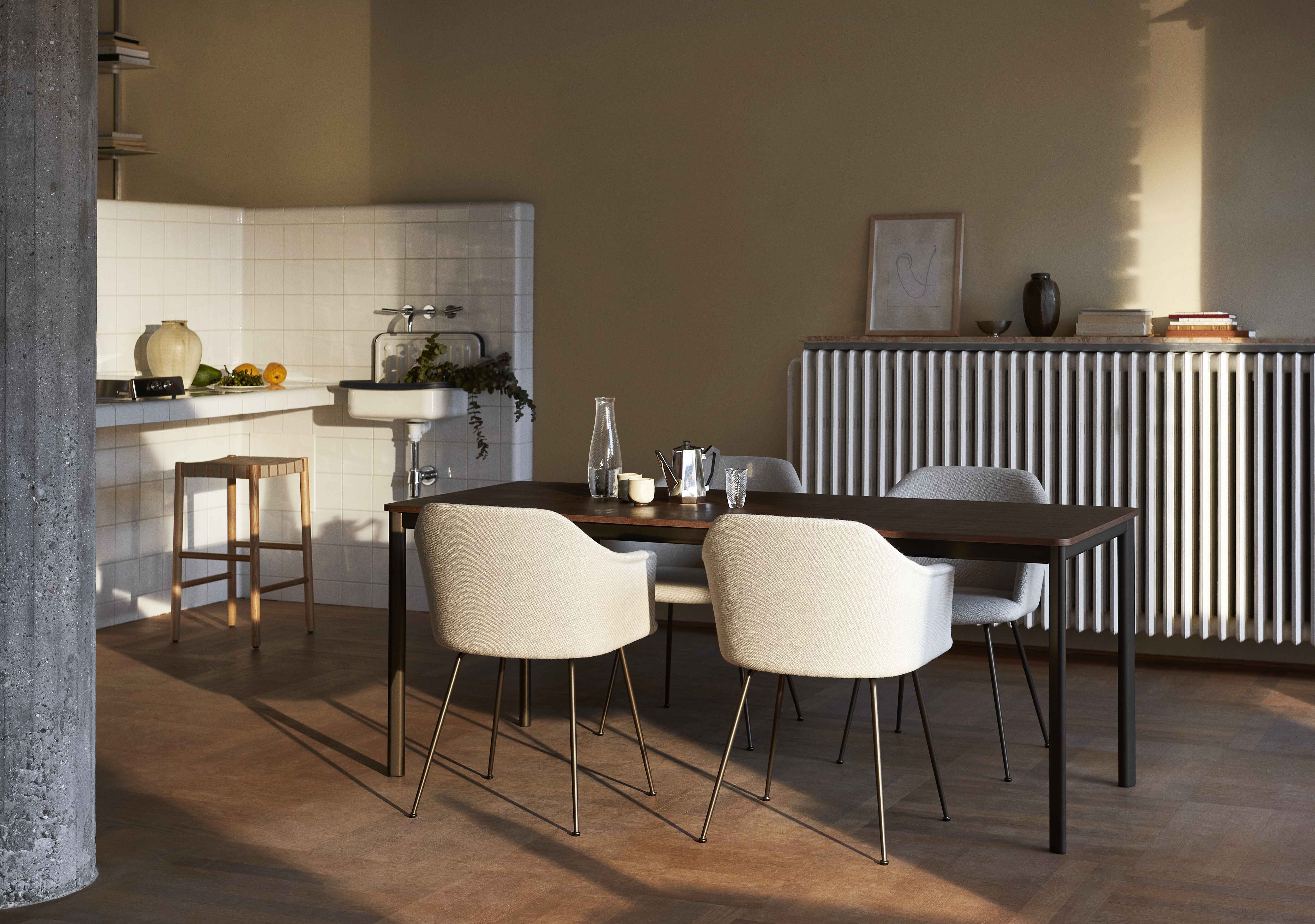 Hocker BETTY met beige geweven zitting en gerookt, geolied eikenhout
