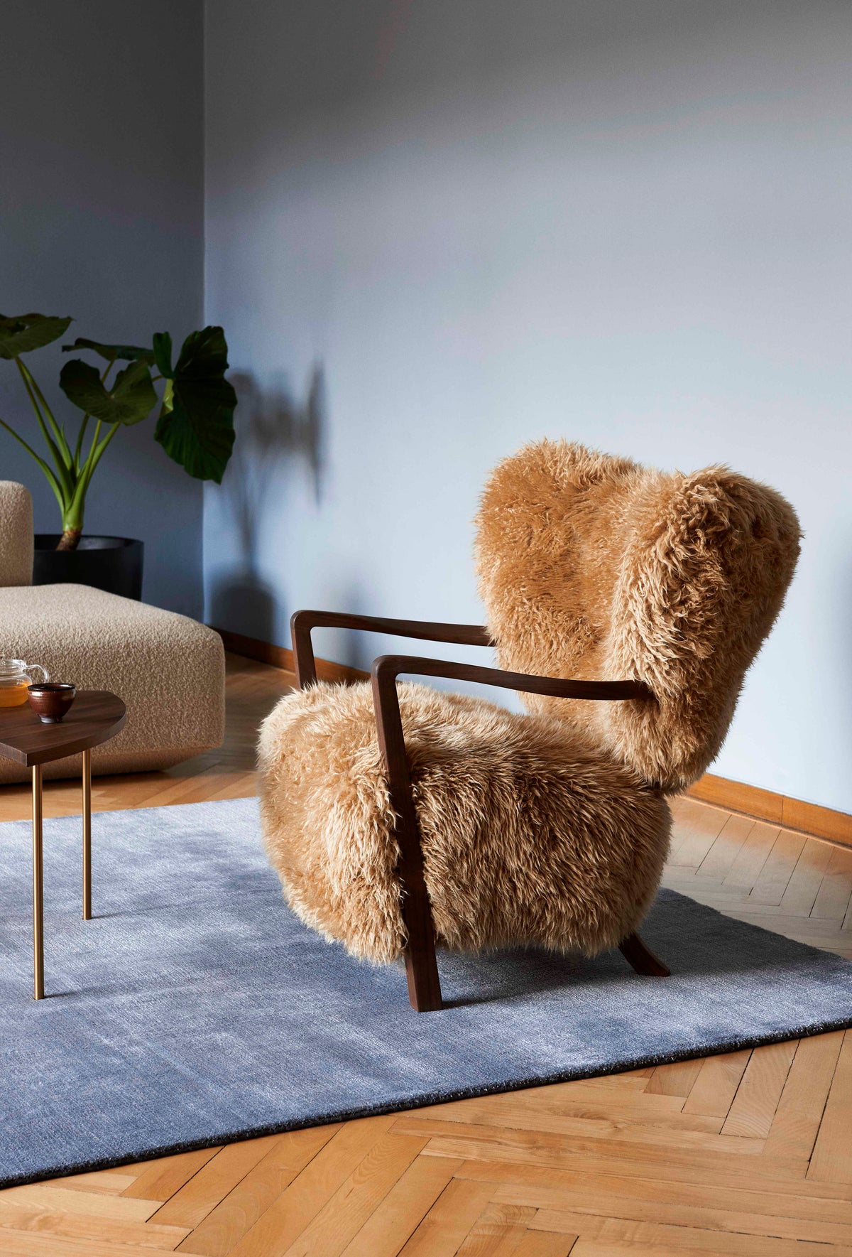 WULFF ATD2 fauteuil gestoffeerd met een notenhouten basis