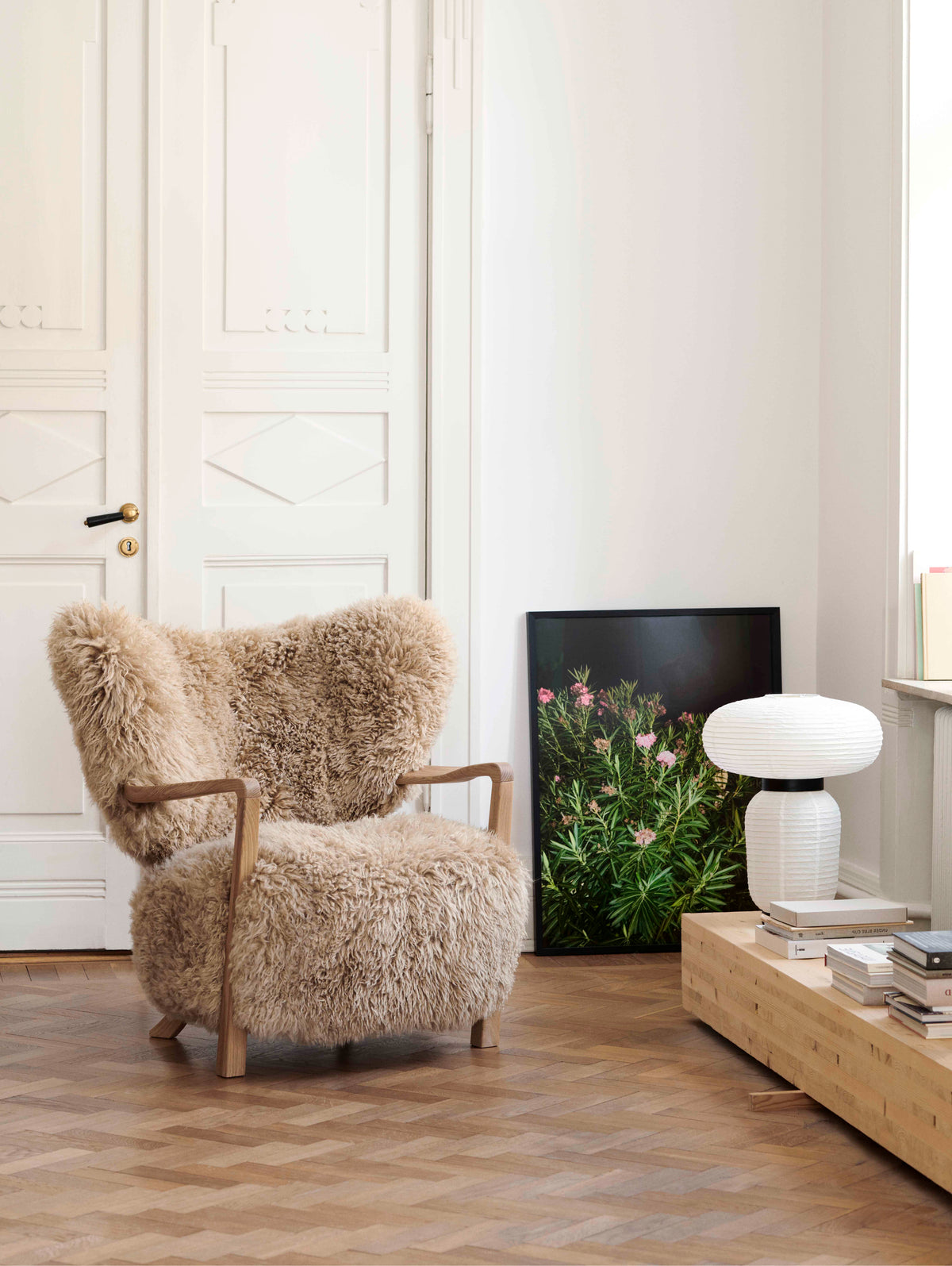 WULFF ATD2 fauteuil gestoffeerd met een eiken basis