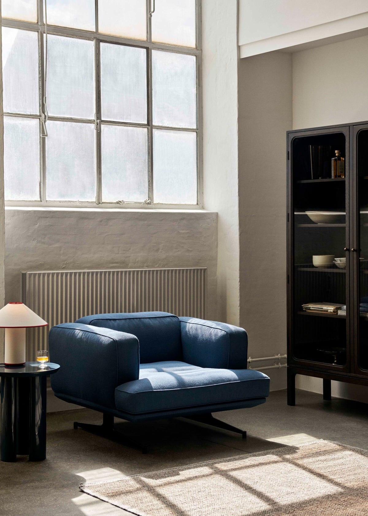 Fauteuil INLAND AV21 gestoffeerd met een aluminium basis