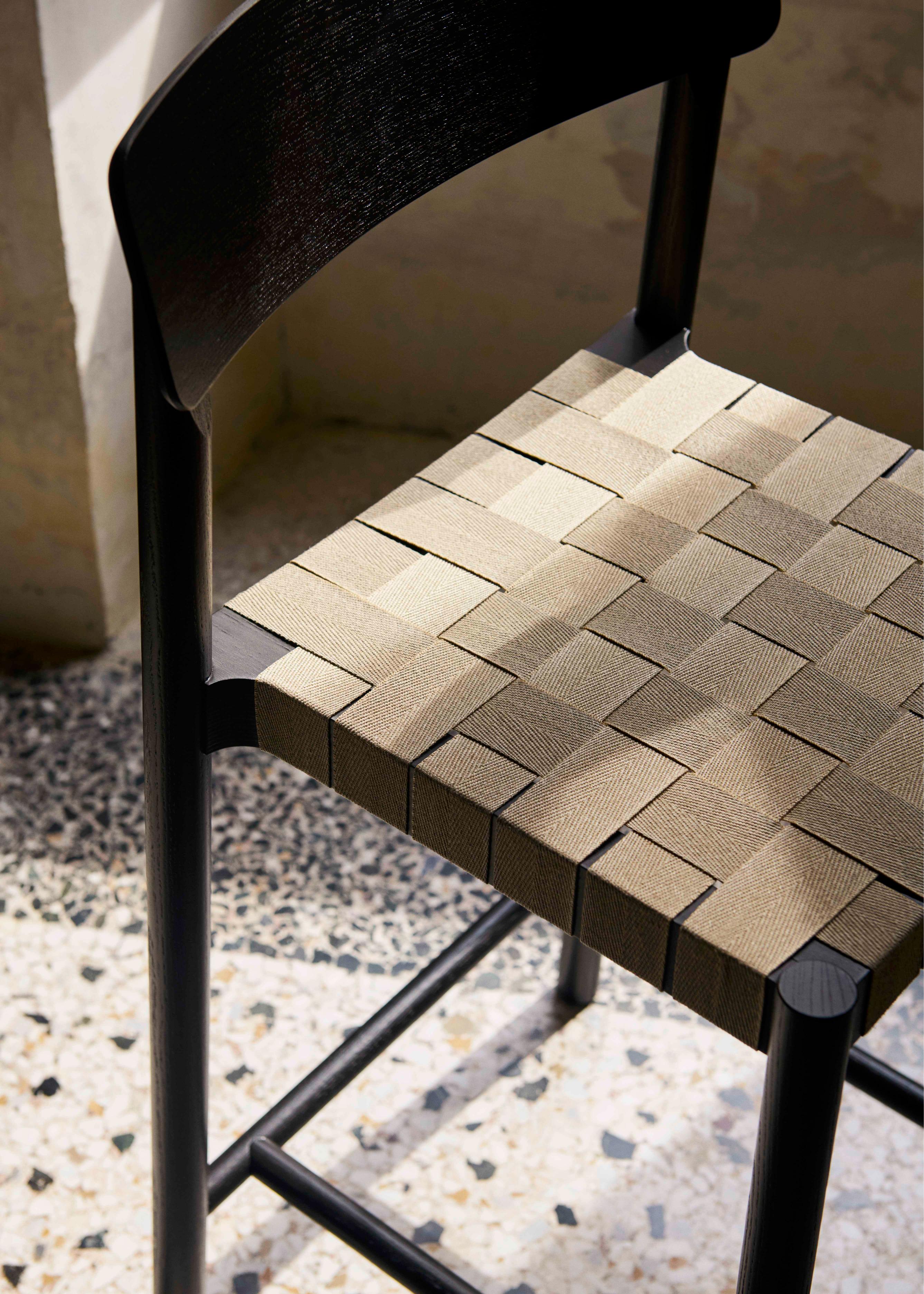 Hocker BETTY beige geweven zitting met gerookt geolied eiken