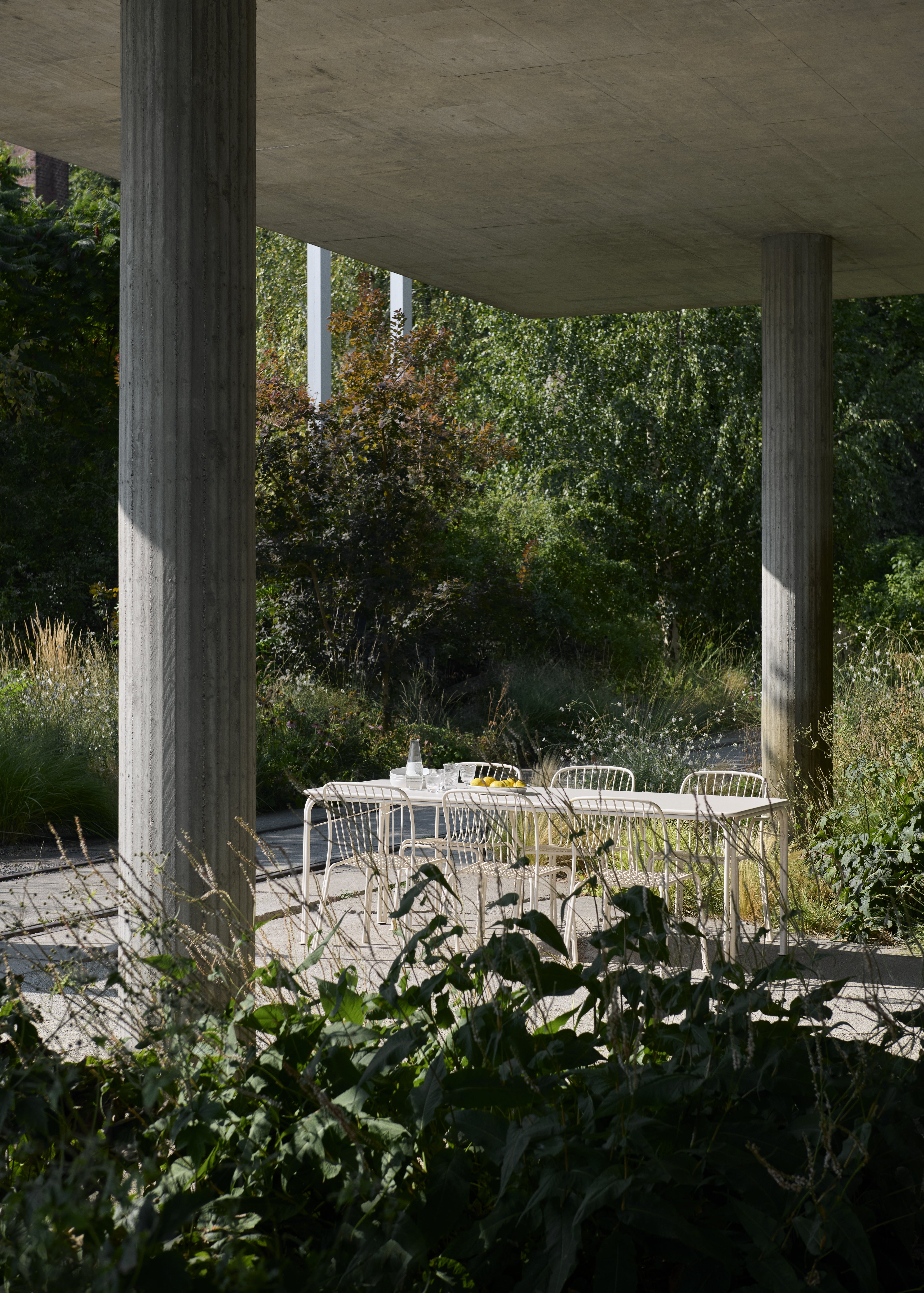 Buiten tafel THORVALD donkergroen