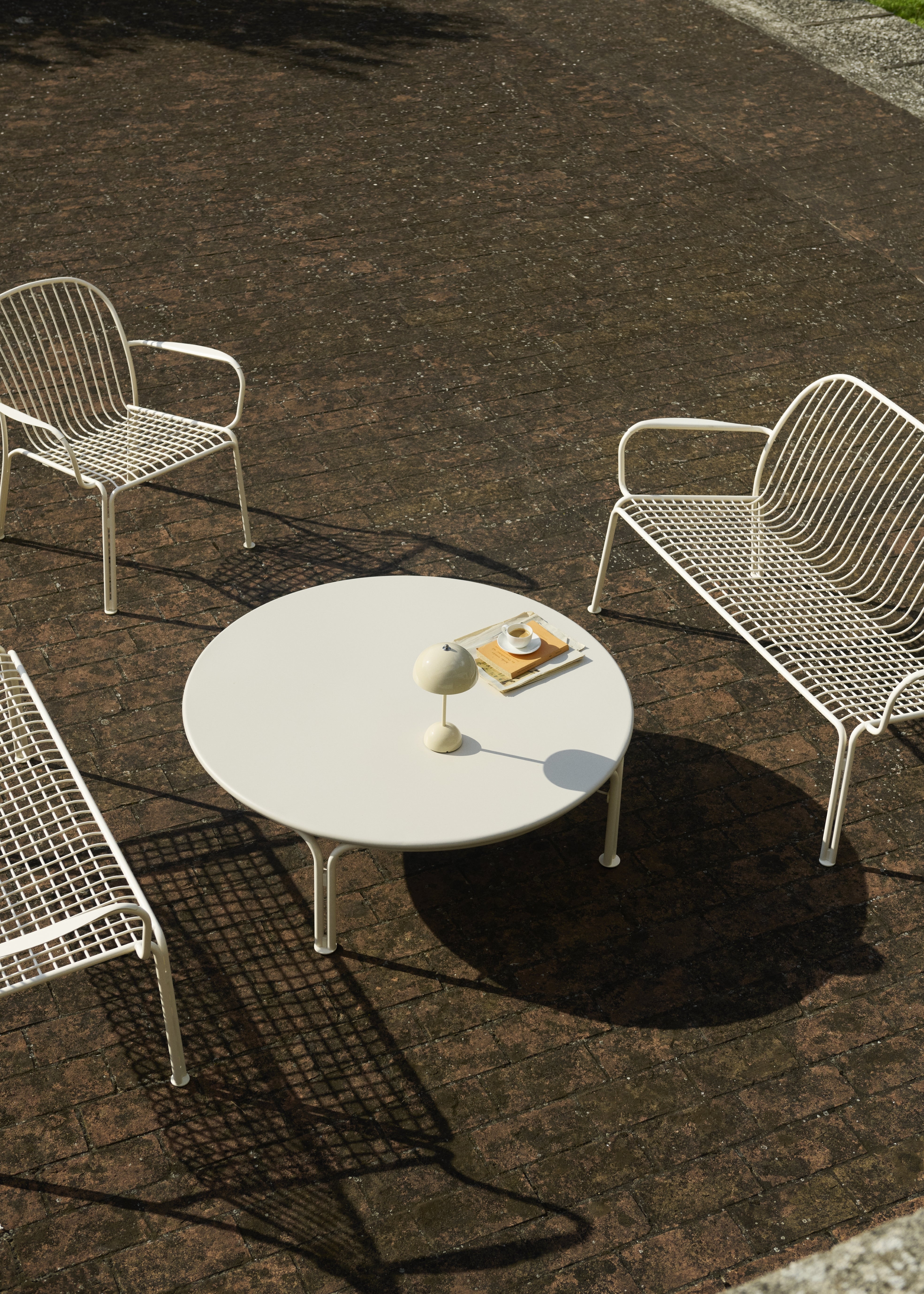 Buiten salontafel THORVALD donkergroen
