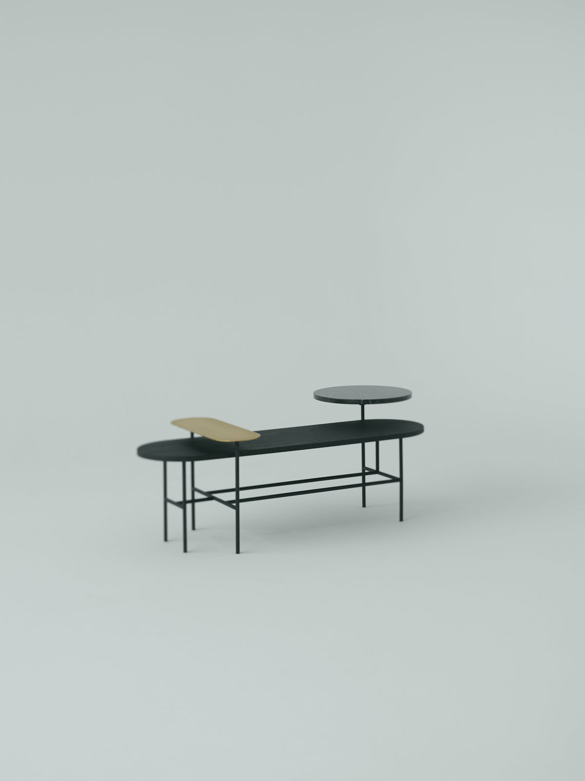 Palette JH7 salontafel zwart gelakt esdoornfineer met een zwarte stalen basis