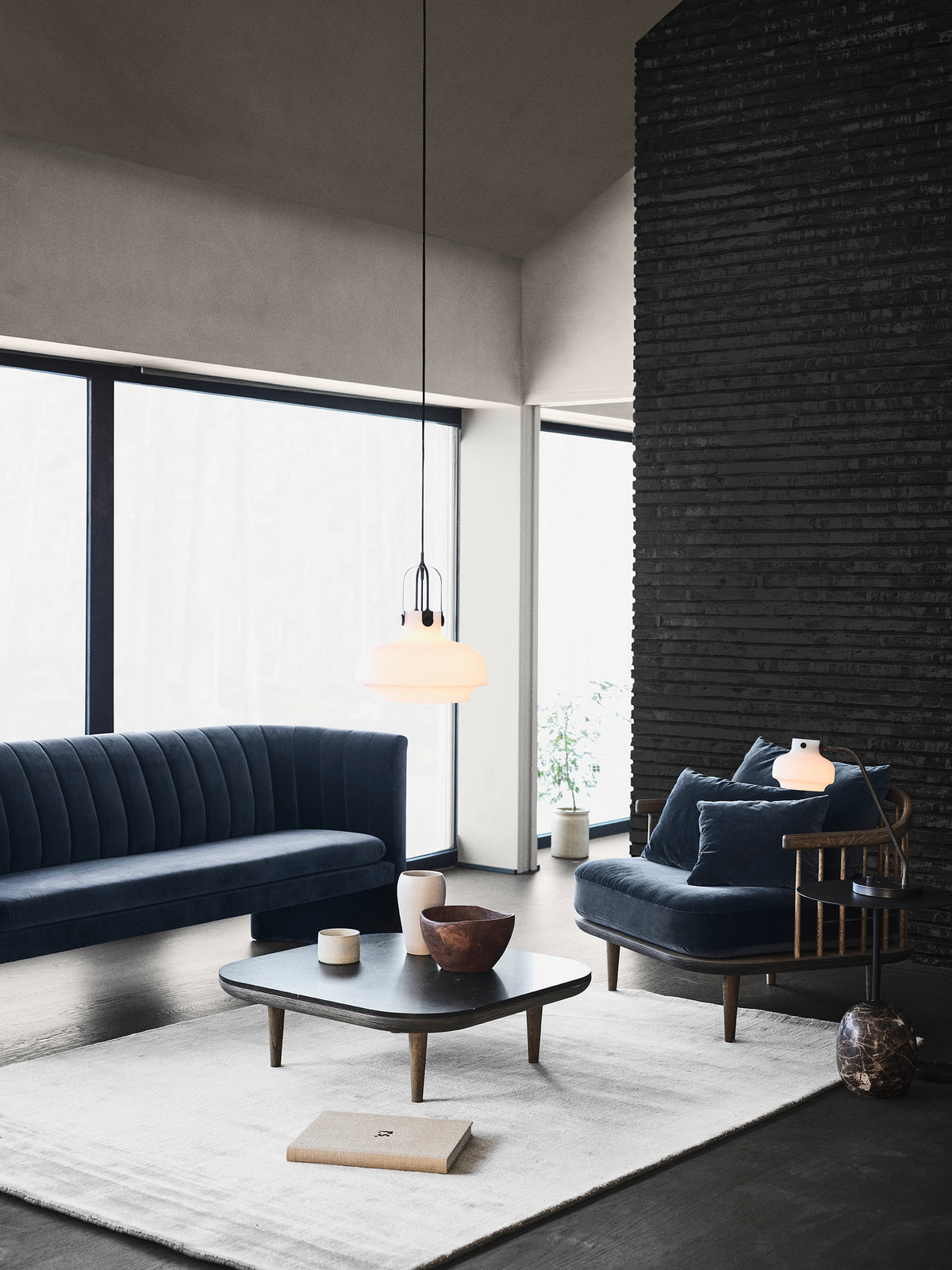 Vloerlamp FLY met wit marmeren blad en eiken basis