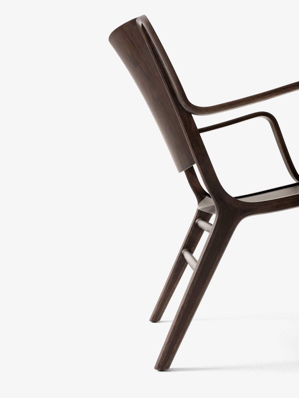 AX HM11 fauteuil donker gelakt eikenhout en eikenfineer