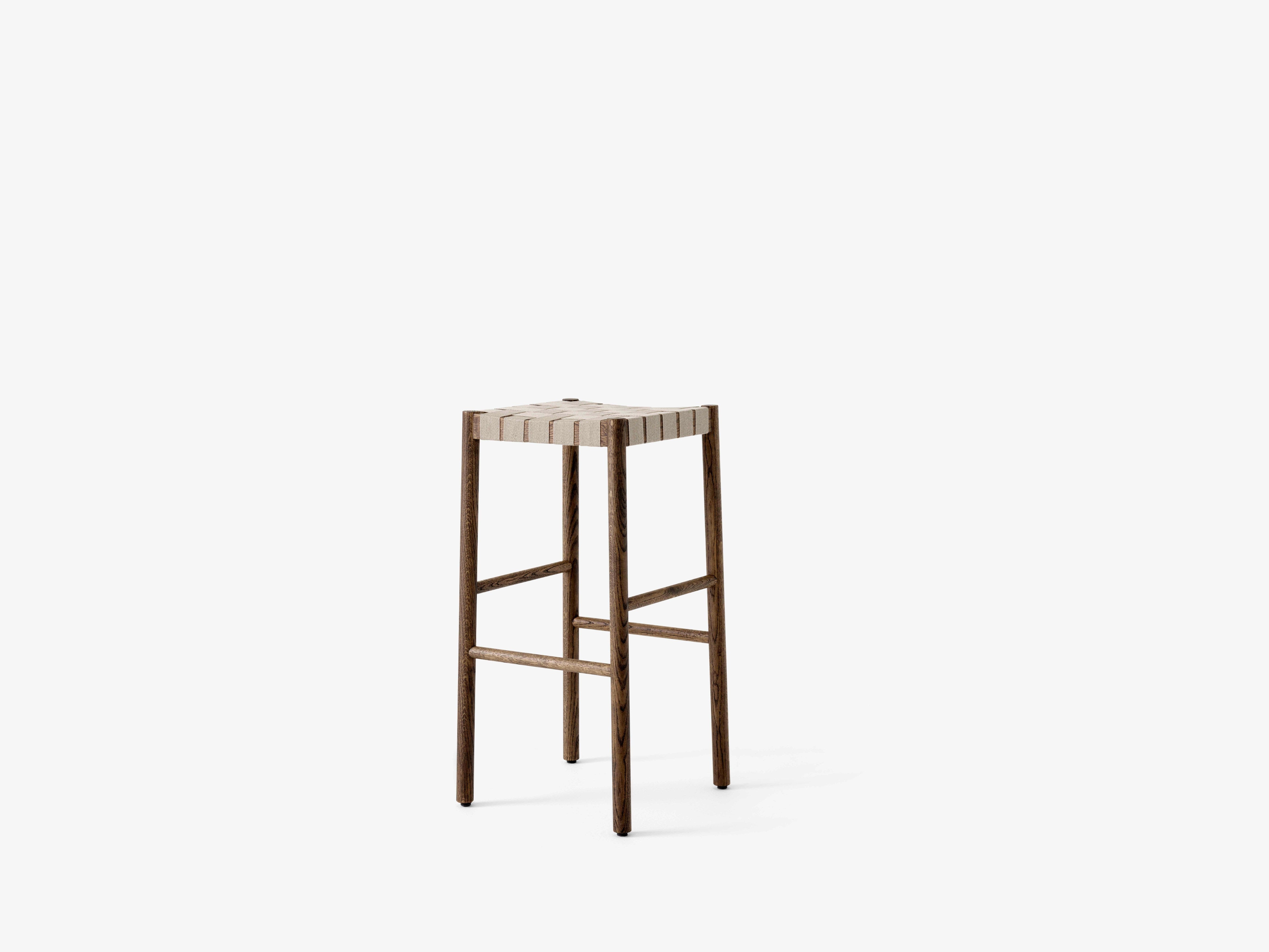 Hocker BETTY met beige geweven zitting en gerookt, geolied eikenhout