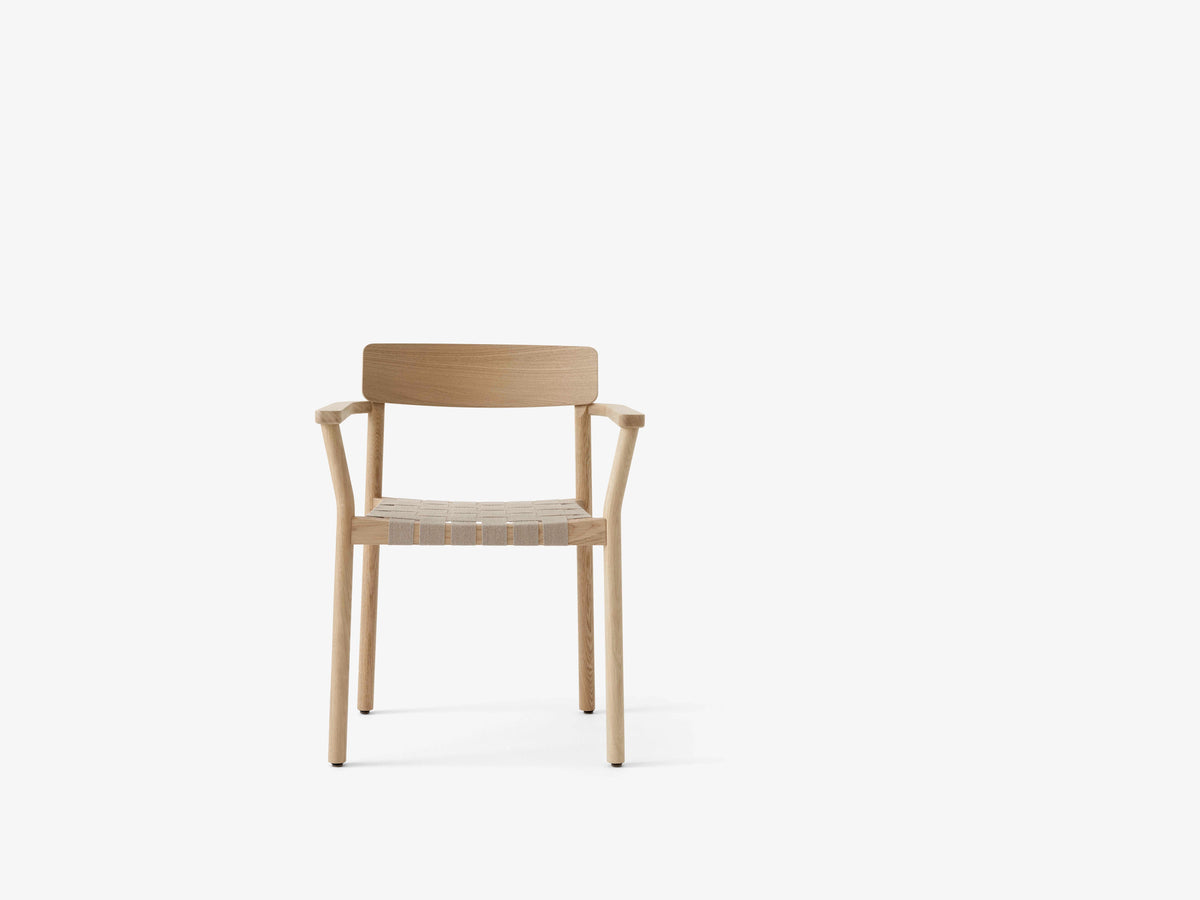 BETTY TK9 fauteuil met armleuningen zwart geweven zitting met zwart gelakt essen
