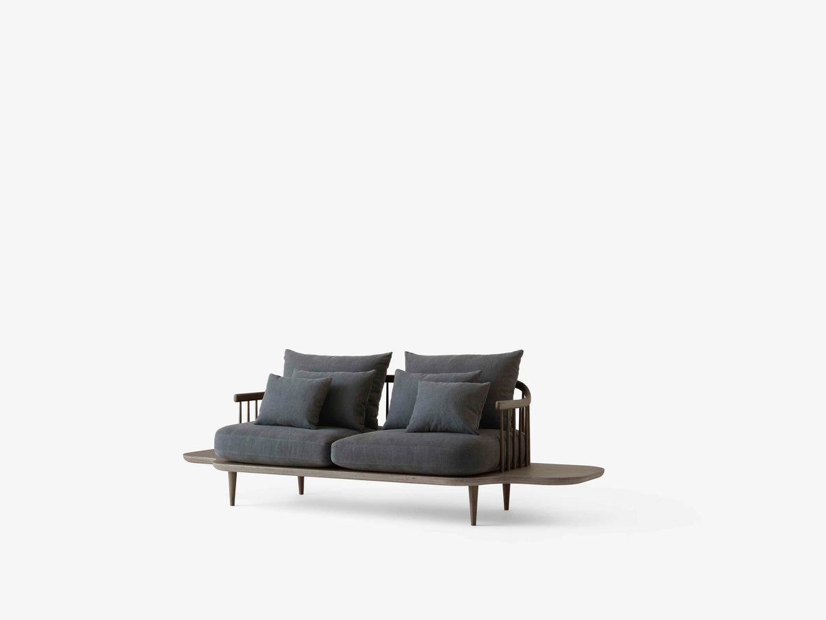 Sofa 3-zits FLY SC3 gestoffeerd met een gerookte eiken basis