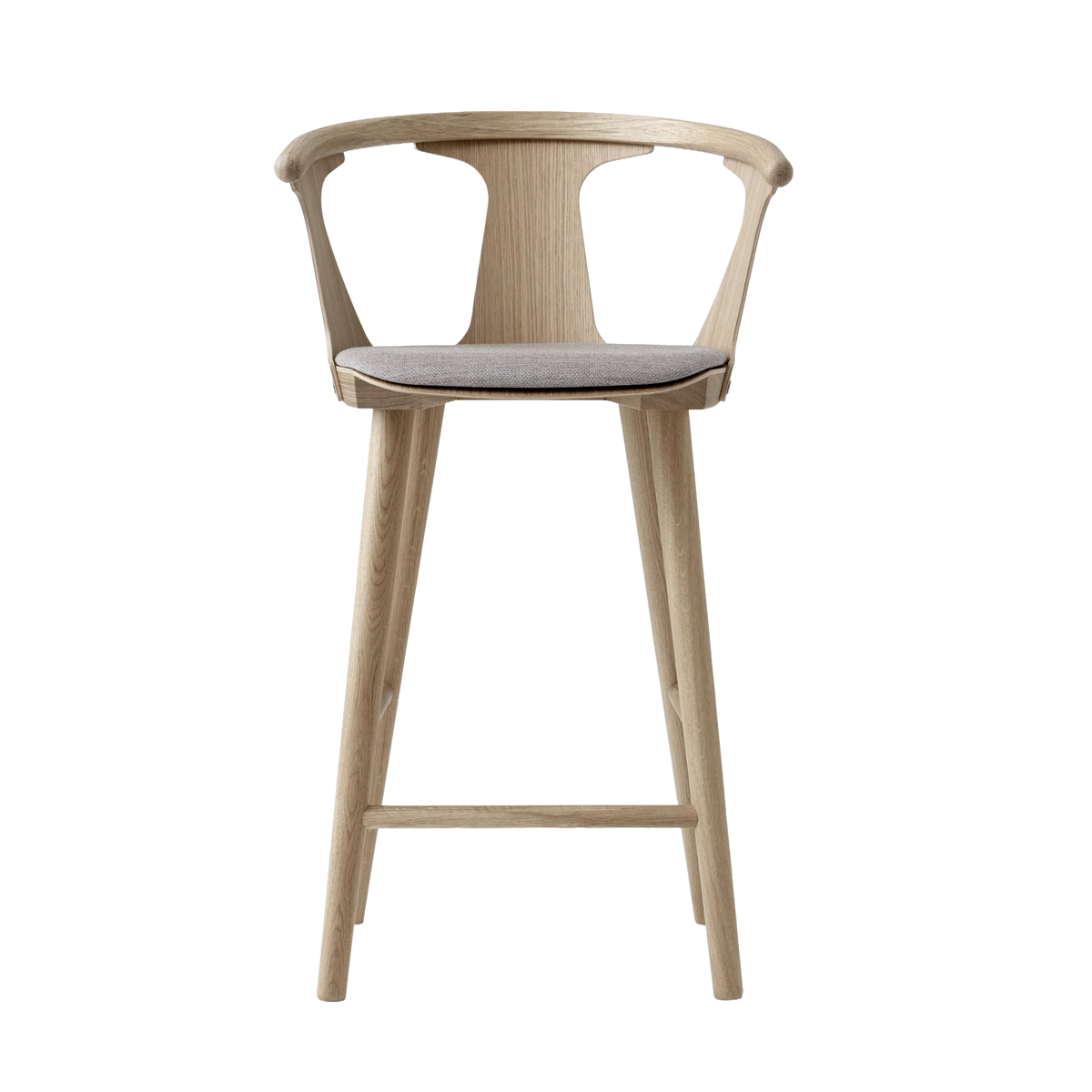 Hocker IN BETWEEN geolied eiken met een gestofferde zitting