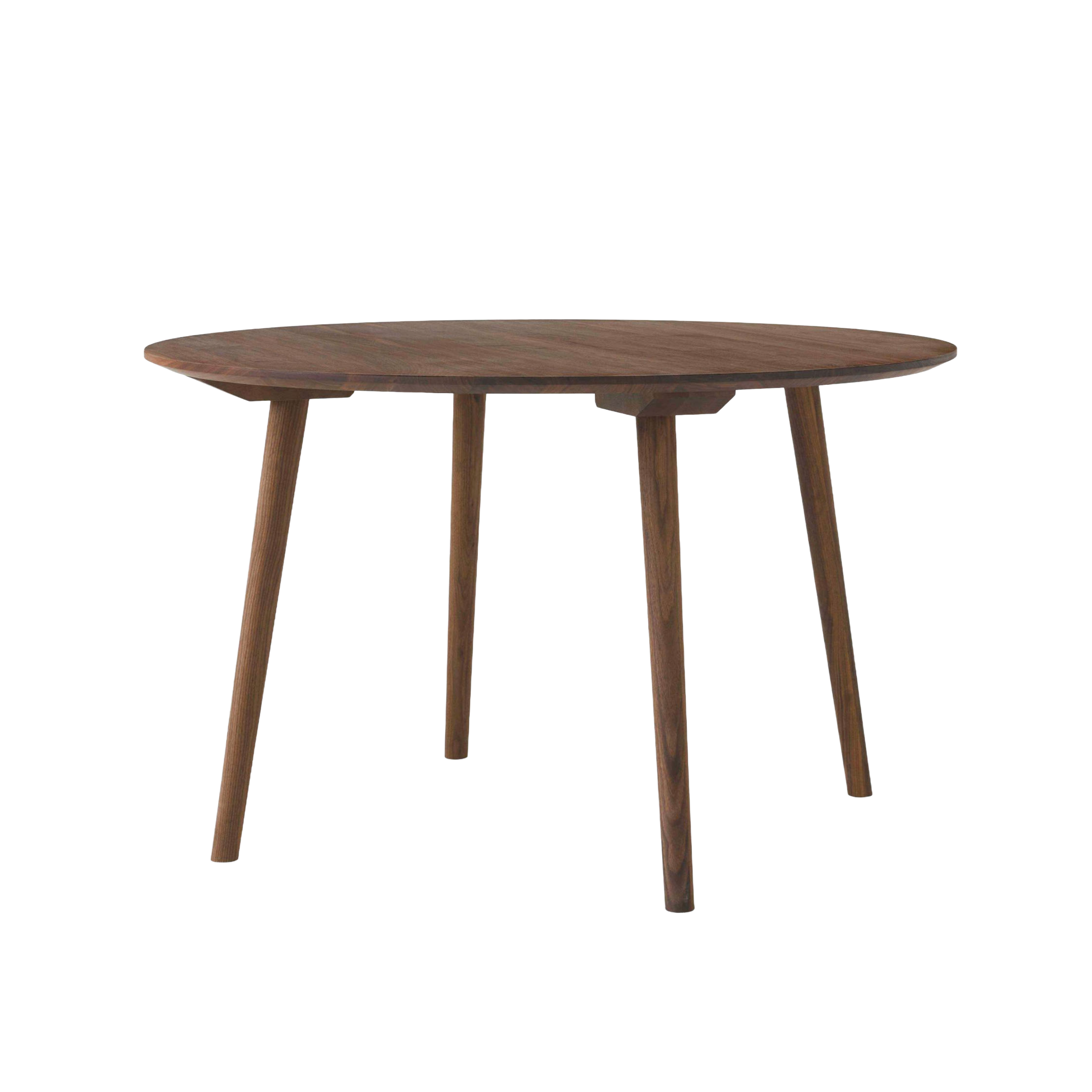 Ronde tafel IN BETWEEN geolied notenhout