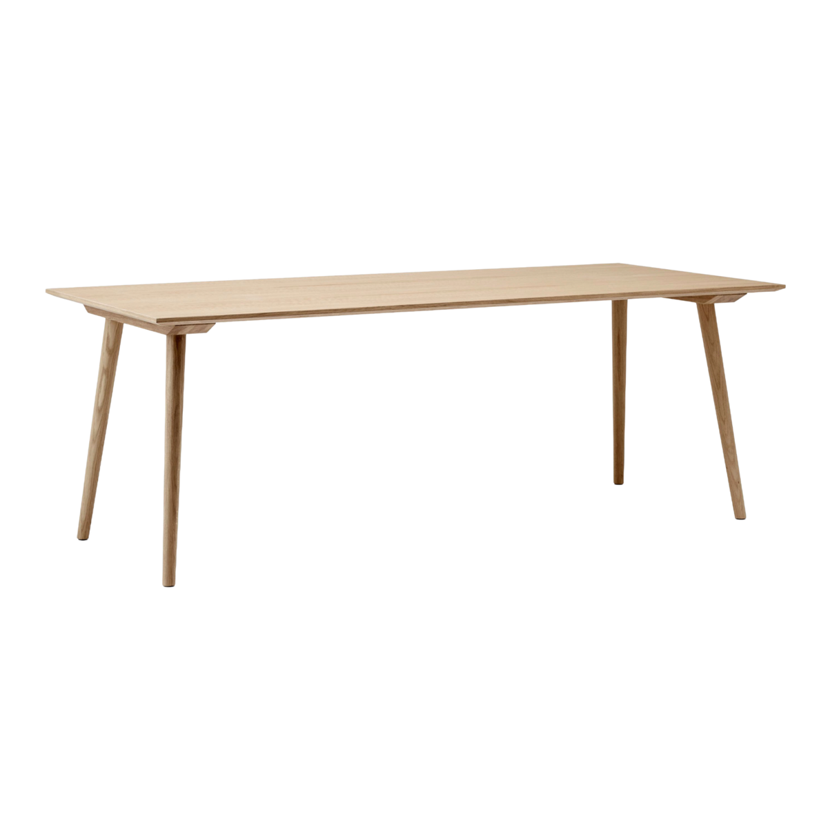 Tafel IN BETWEEN gelakt eiken