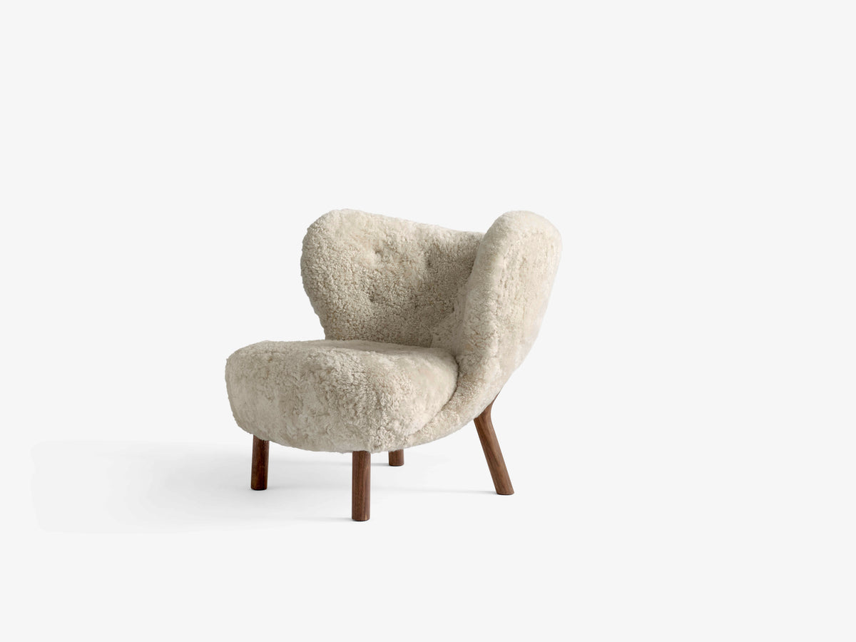 Fauteuil LITTLE PETRA VB1 gestoffeerd met een eiken basis