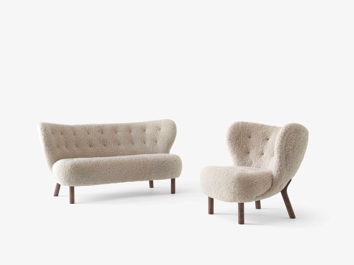 Fauteuil LITTLE PETRA VB1 gestoffeerd met een notenhouten basis