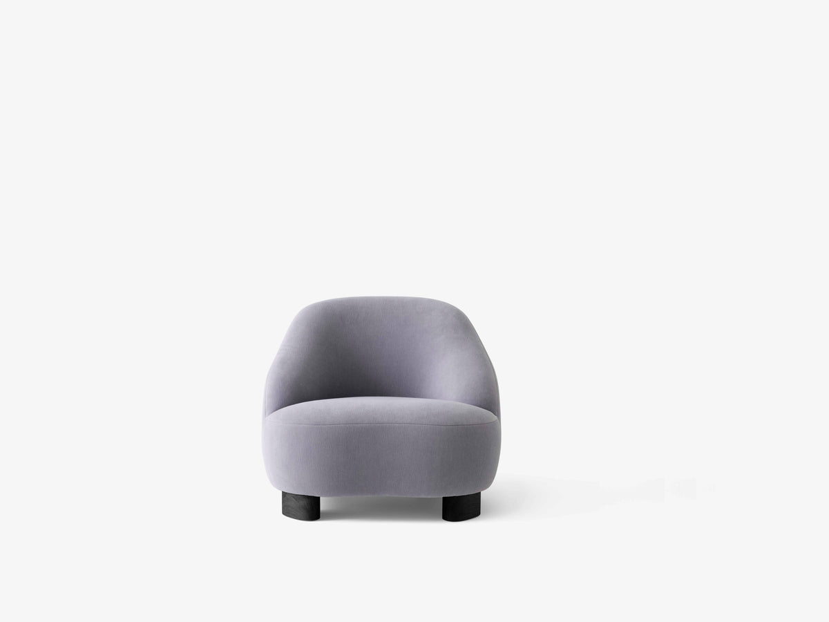 Fauteuil MARGAS LC1 gestoffeerd met een zwarte eiken basis
