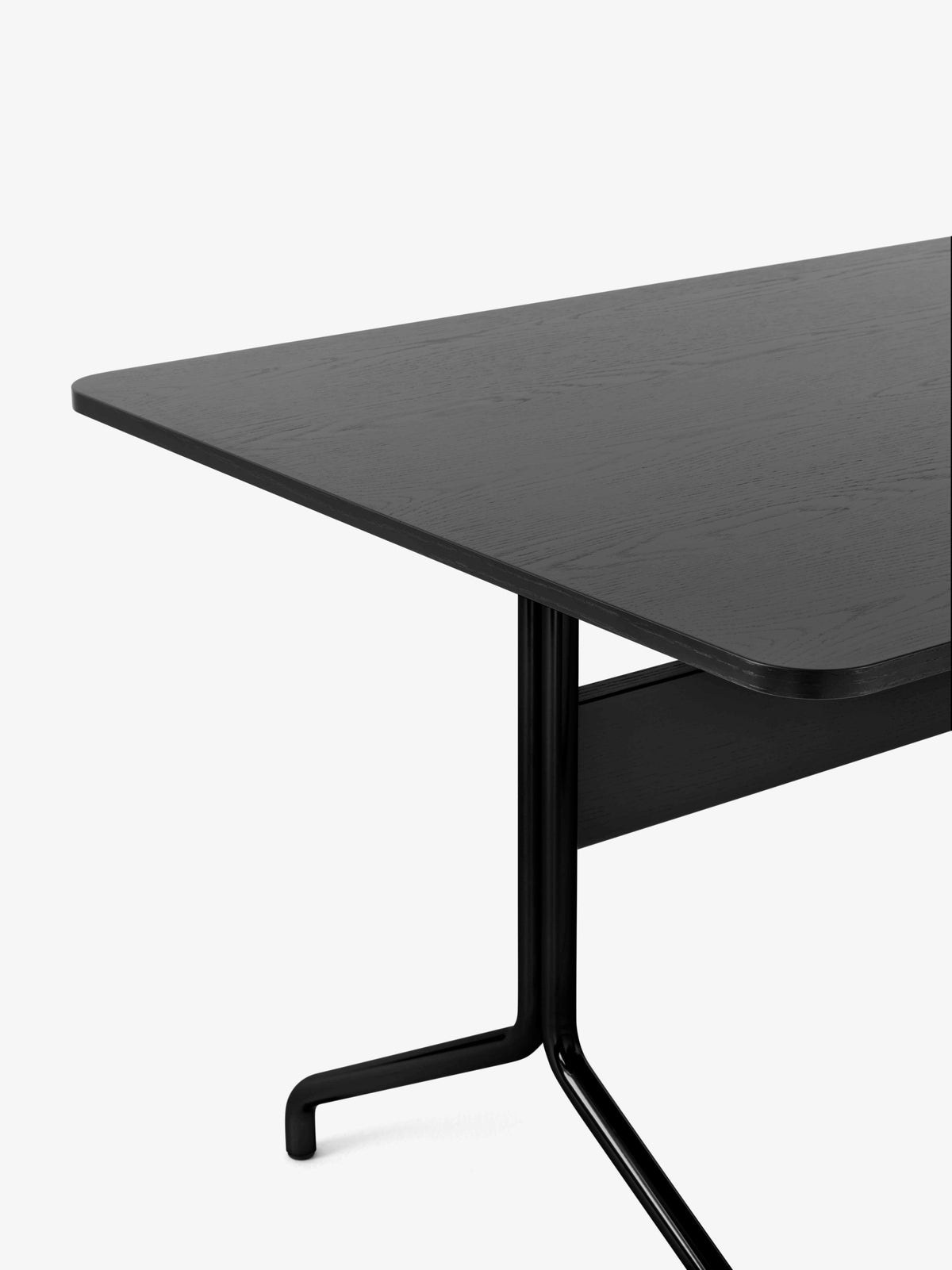 Zwarte geverfd eiken PAVILION tafel met zwarte basis