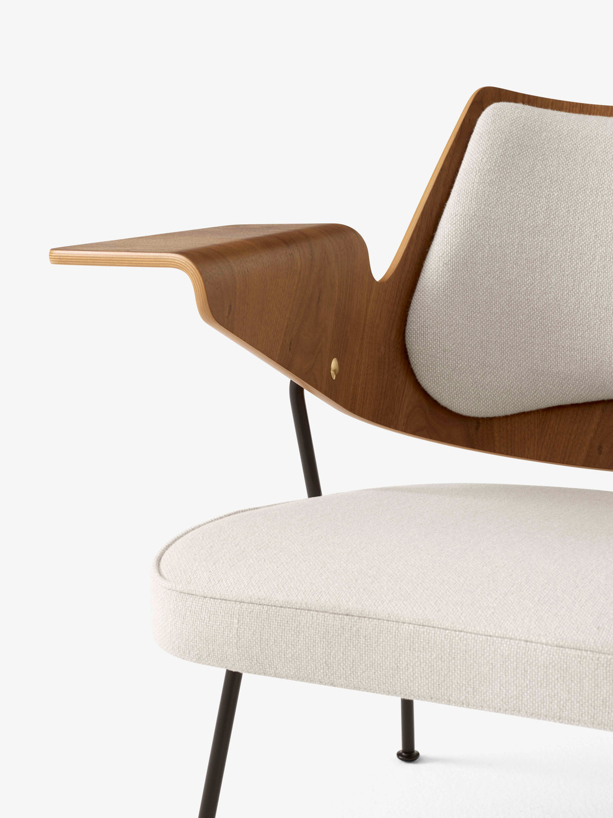 RFH RD8 fauteuil gestoffeerd met hout en een zwarte basis