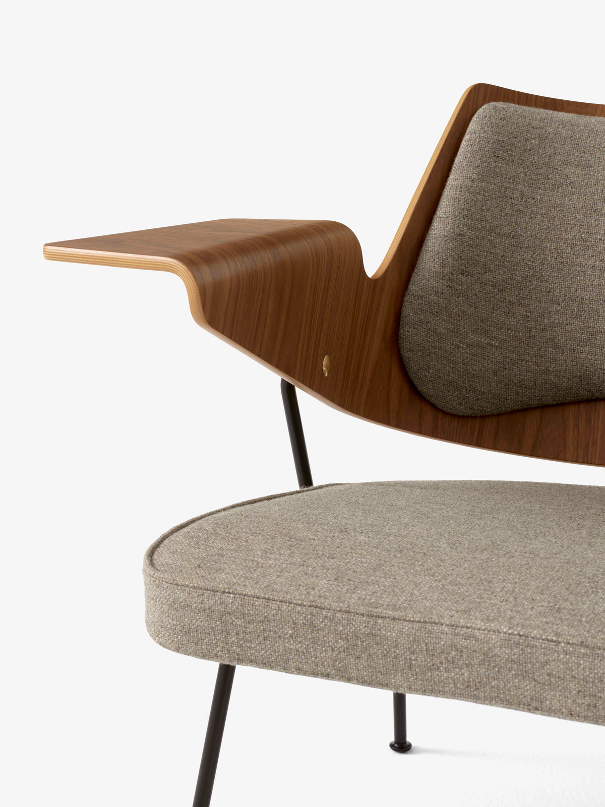 RFH RD8 fauteuil gestoffeerd met hout en een zwarte basis