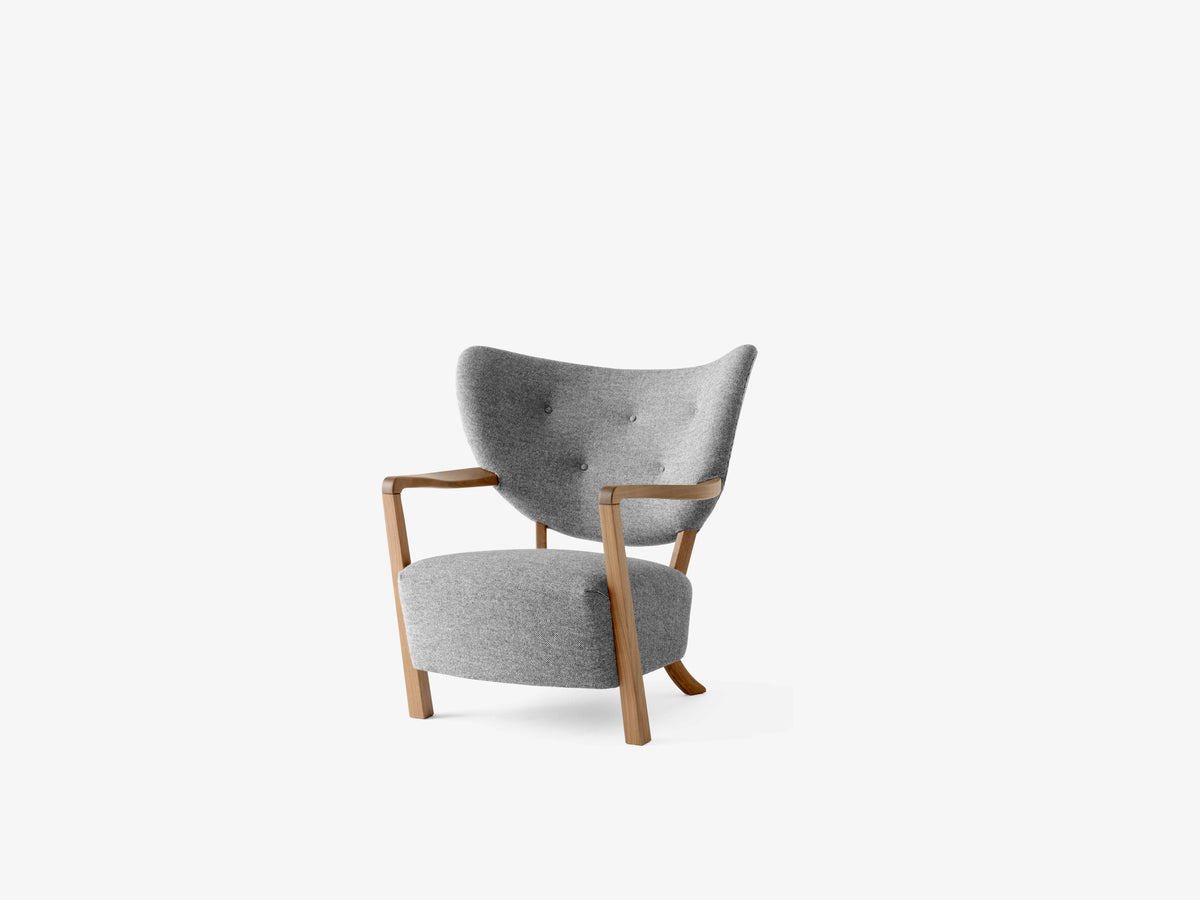 WULFF ATD2 fauteuil gestoffeerd met een eiken basis