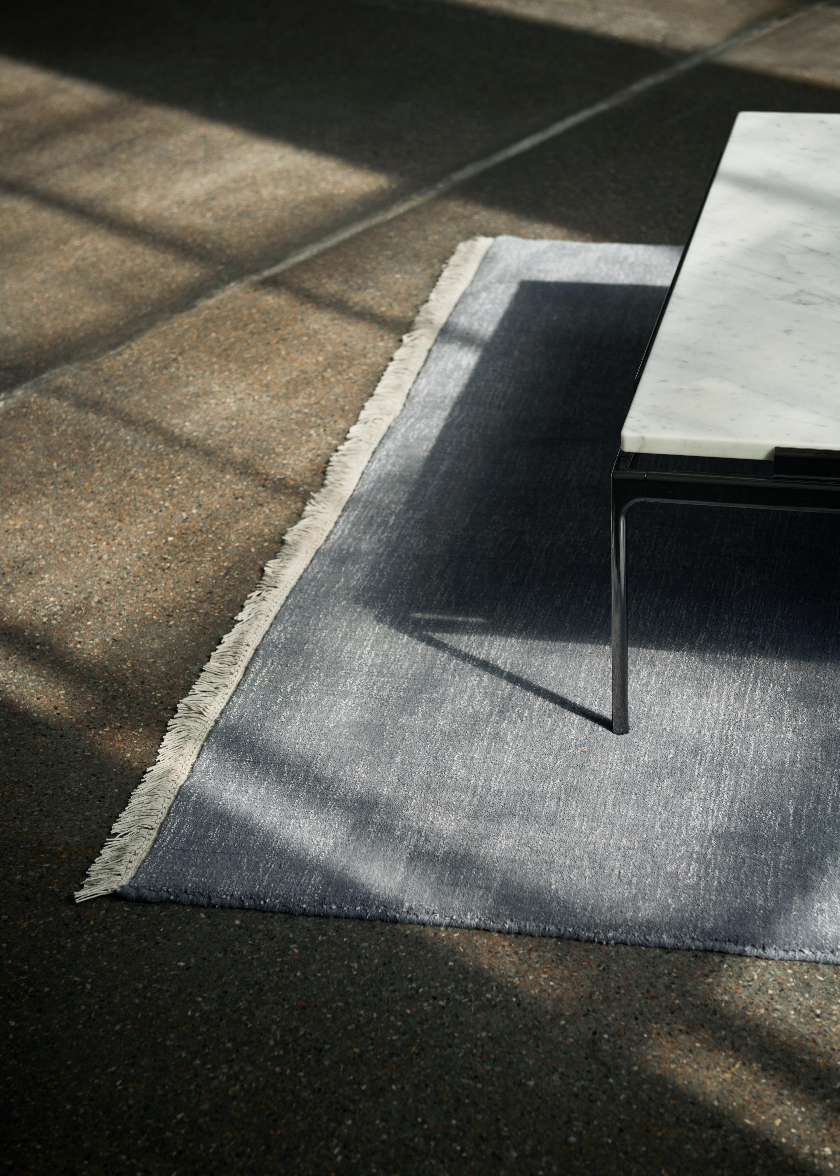 Vierkante salontafel SETT LN13 met rookglas blad en verchroomde basis