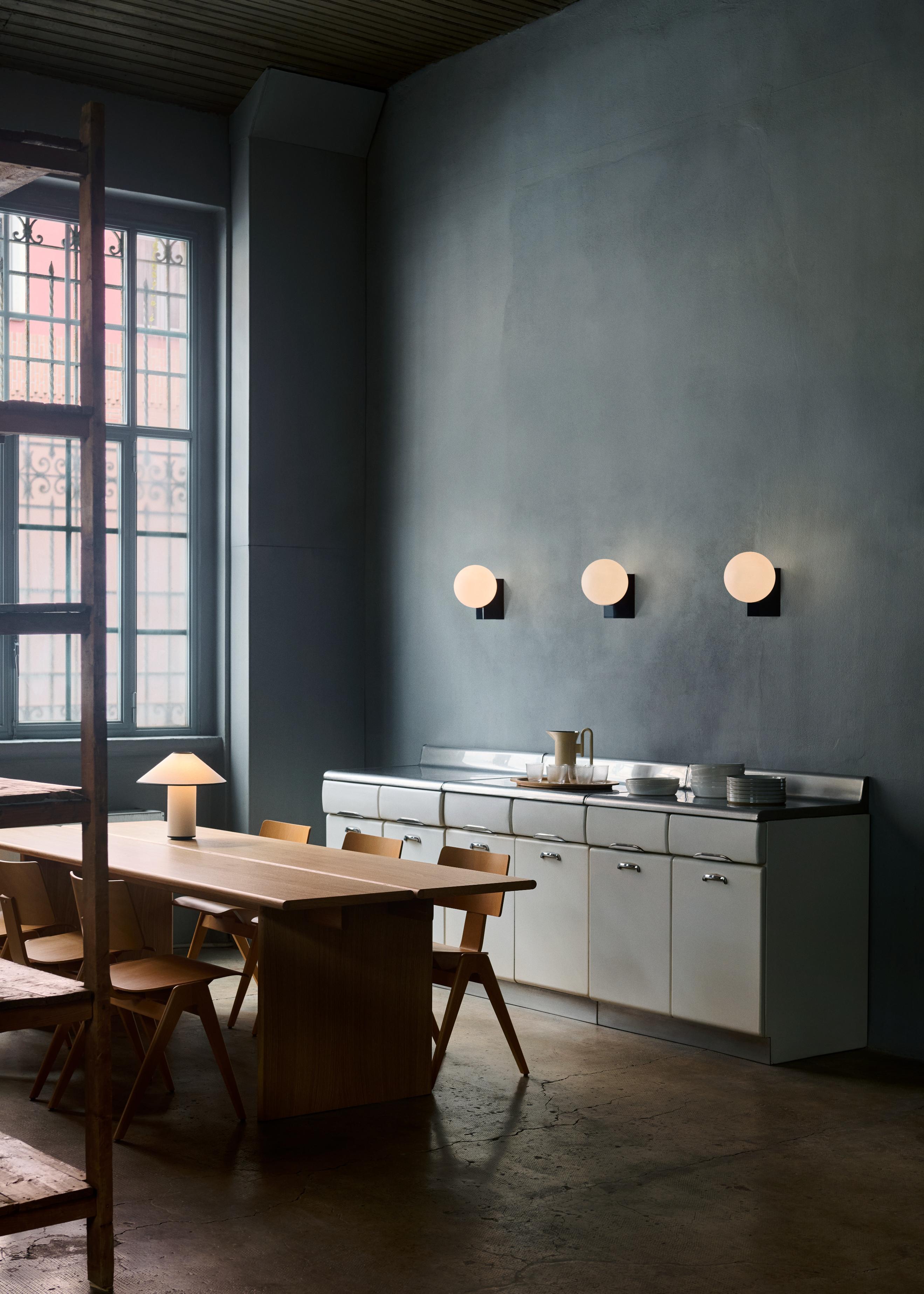 Lampa stołowa COLETTE ATD6 biały z czarnym wykończeniem – styl minimalistyczny