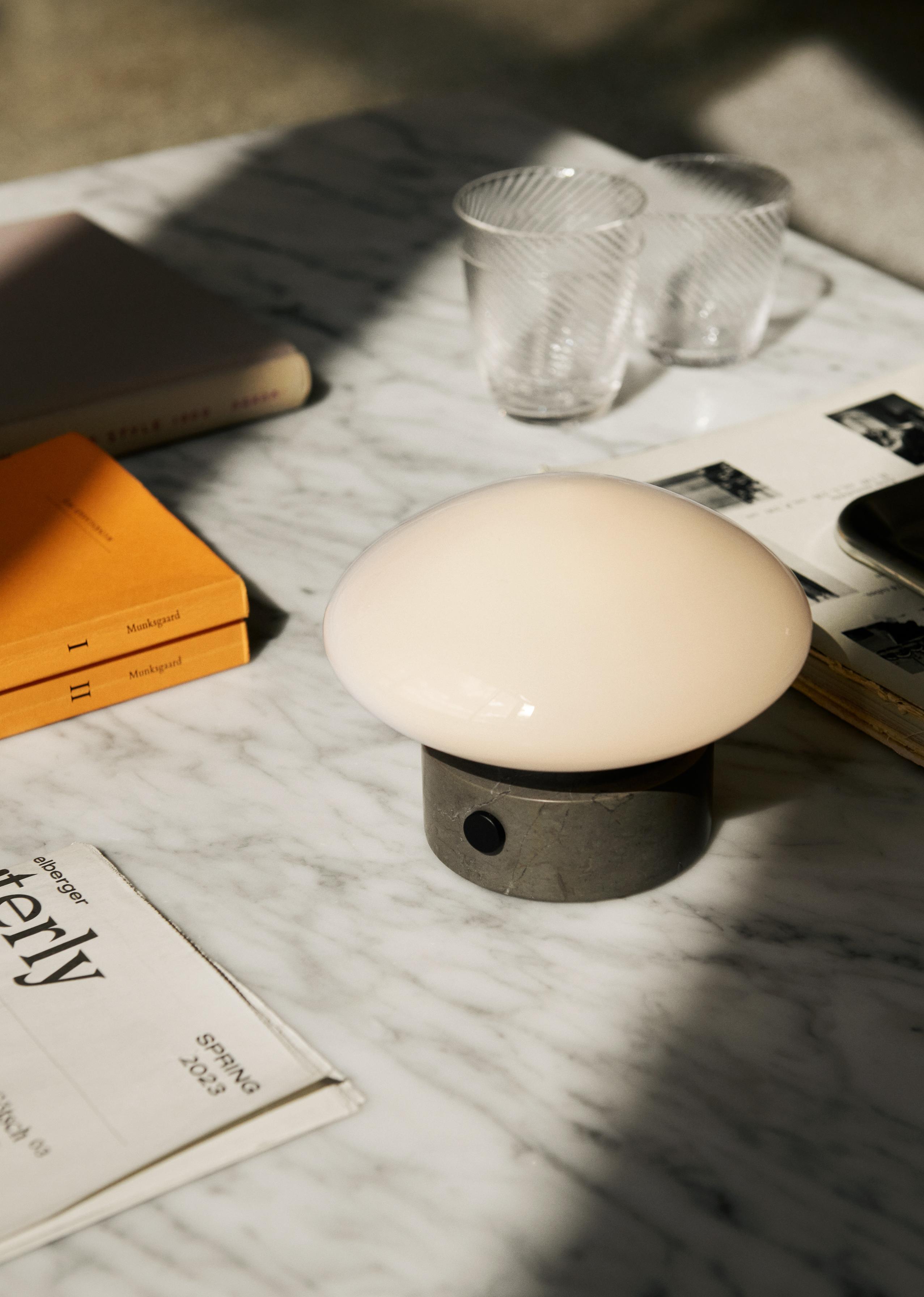 Vierkante salontafel SETT LN13 met rookglas blad en verchroomde basis