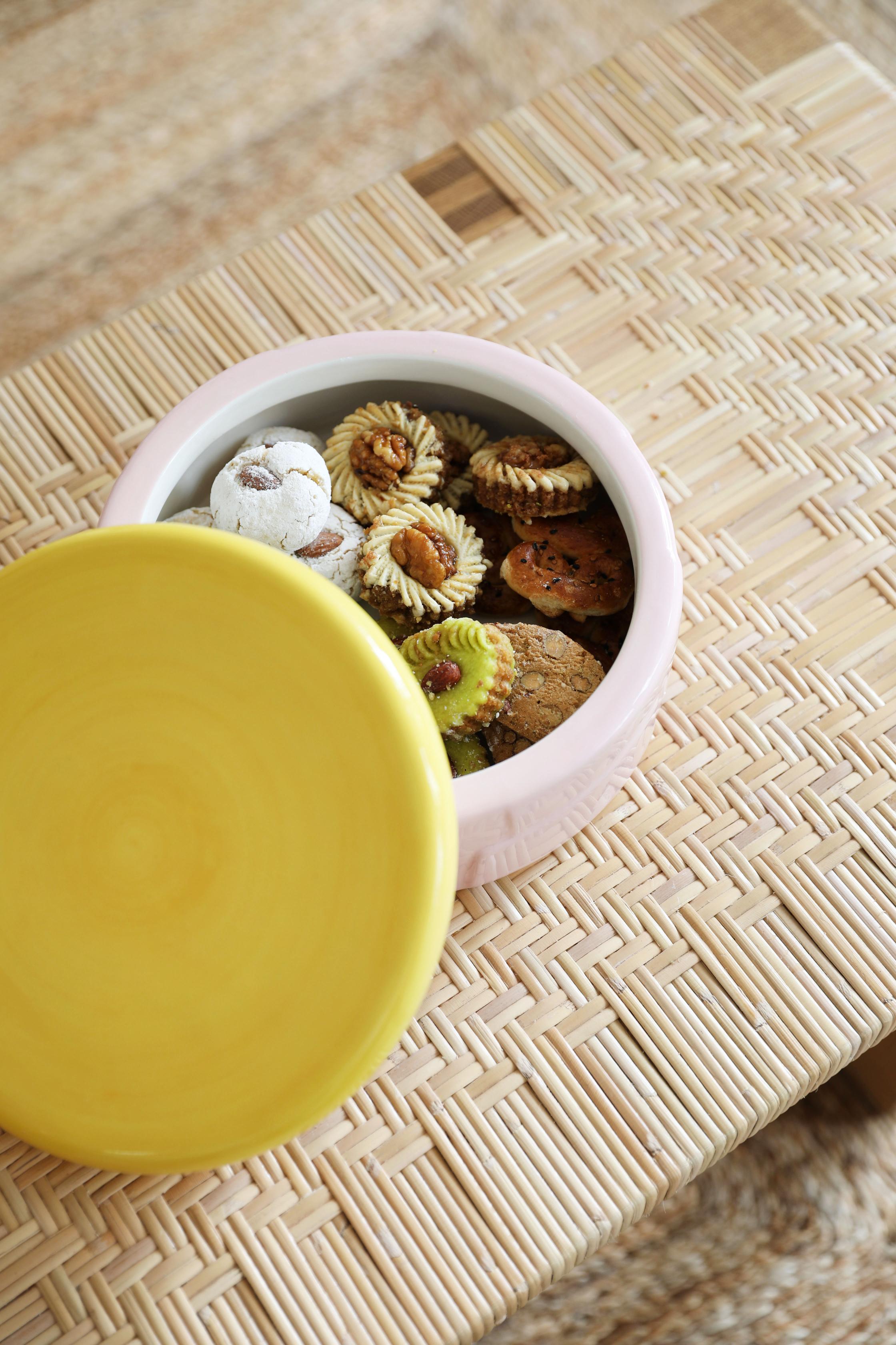 Roze FLAKE opbergdoos met gele deksel